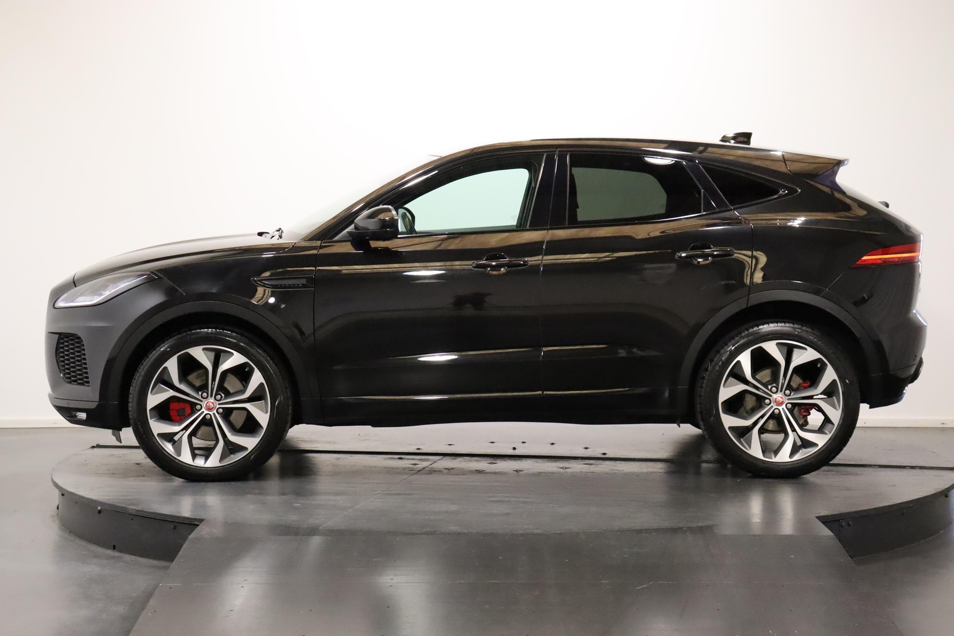 JAGUAR E-Pace 2.0 T 200 R-Dynamic S AWD-image-1