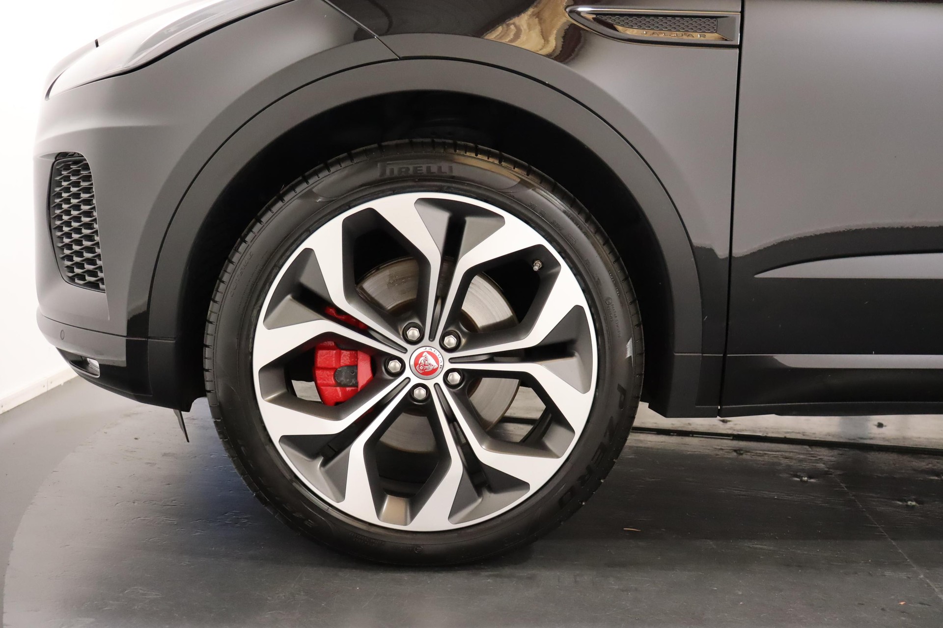 JAGUAR E-Pace 2.0 T 200 R-Dynamic S AWD-image-4