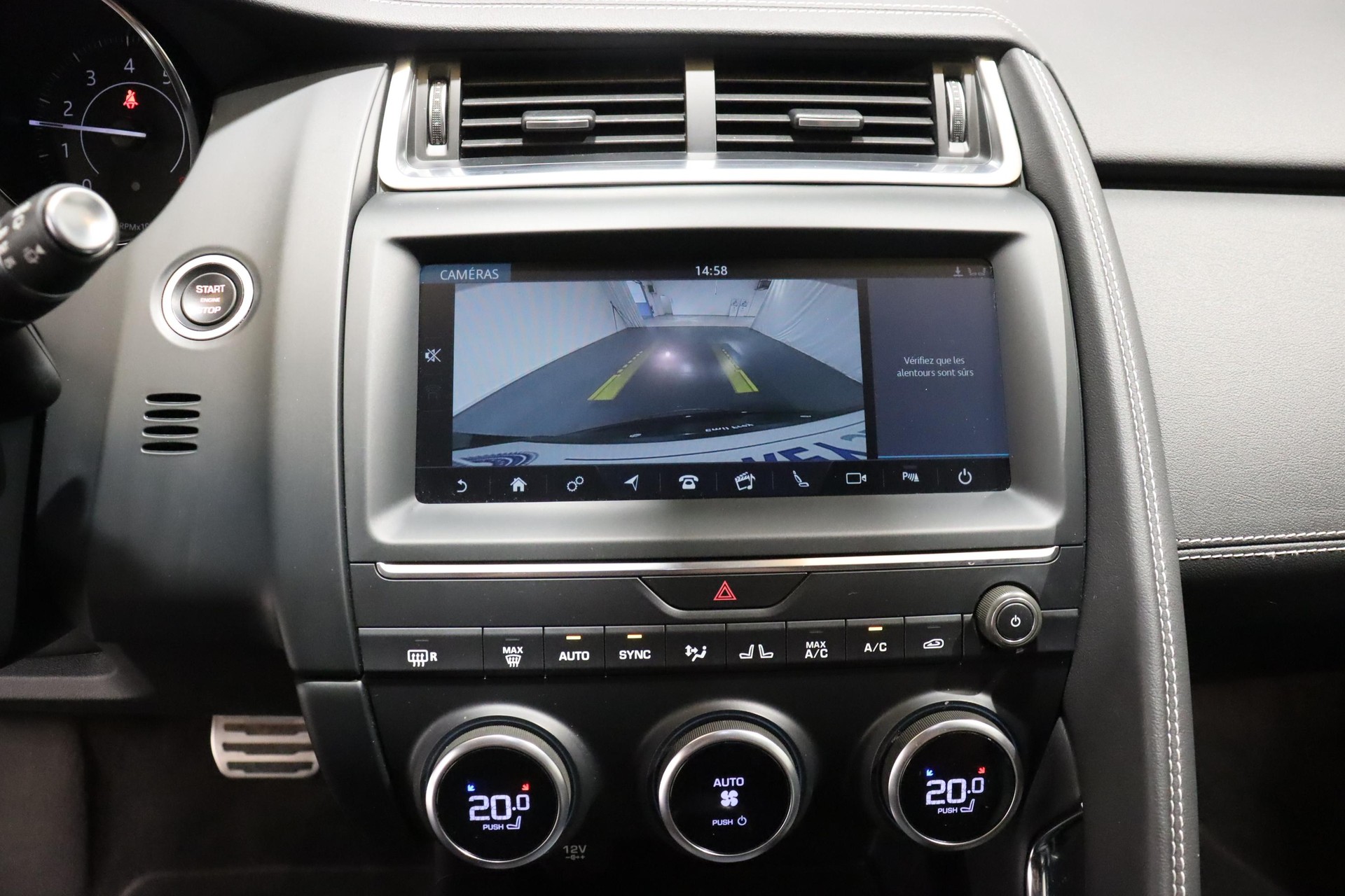JAGUAR E-Pace 2.0 T 200 R-Dynamic S AWD-image-17