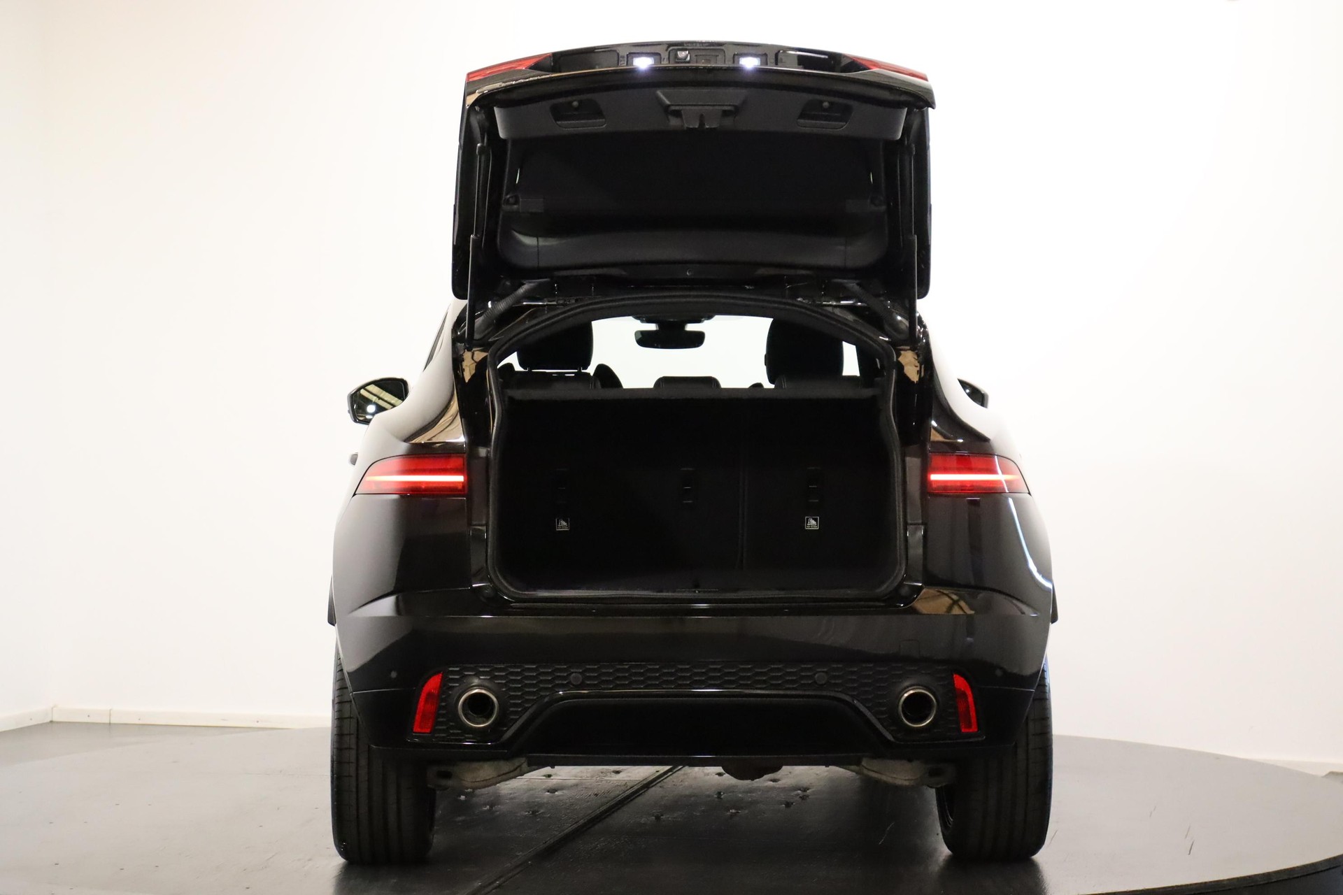 JAGUAR E-Pace 2.0 T 200 R-Dynamic S AWD-image-3