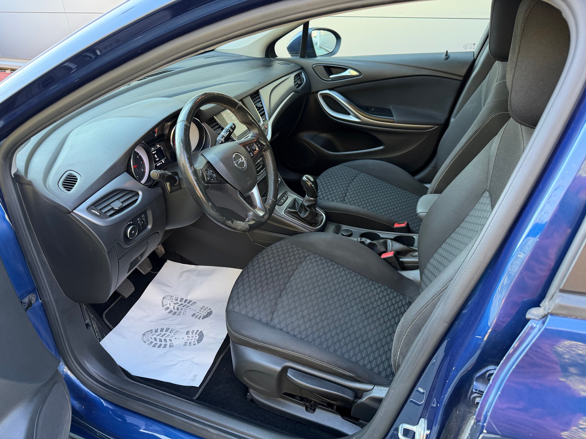 OPEL Astra Sports Tourer 1.2i Turbo GS-Line-image-8