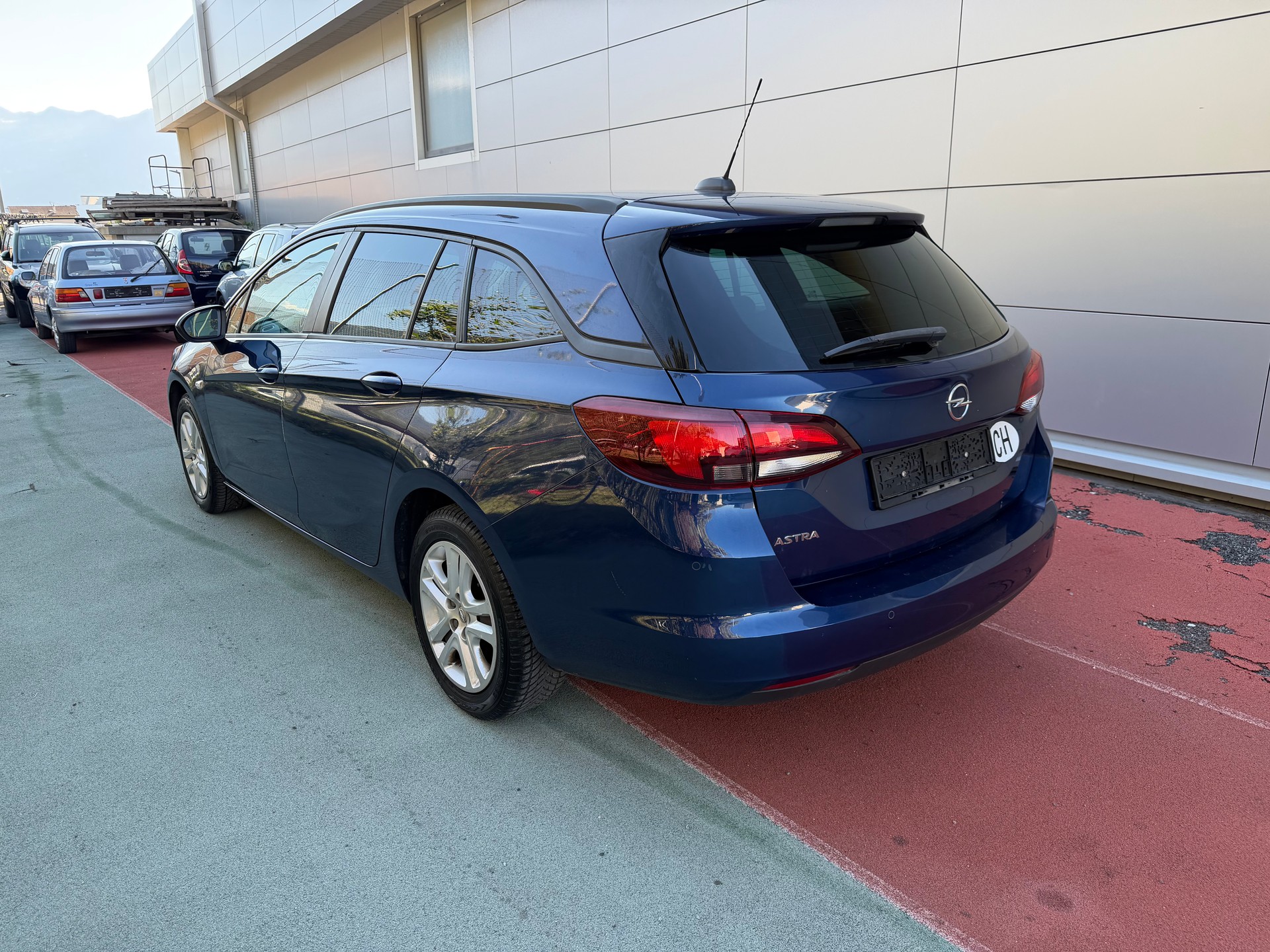 OPEL Astra Sports Tourer 1.2i Turbo GS-Line-image-3