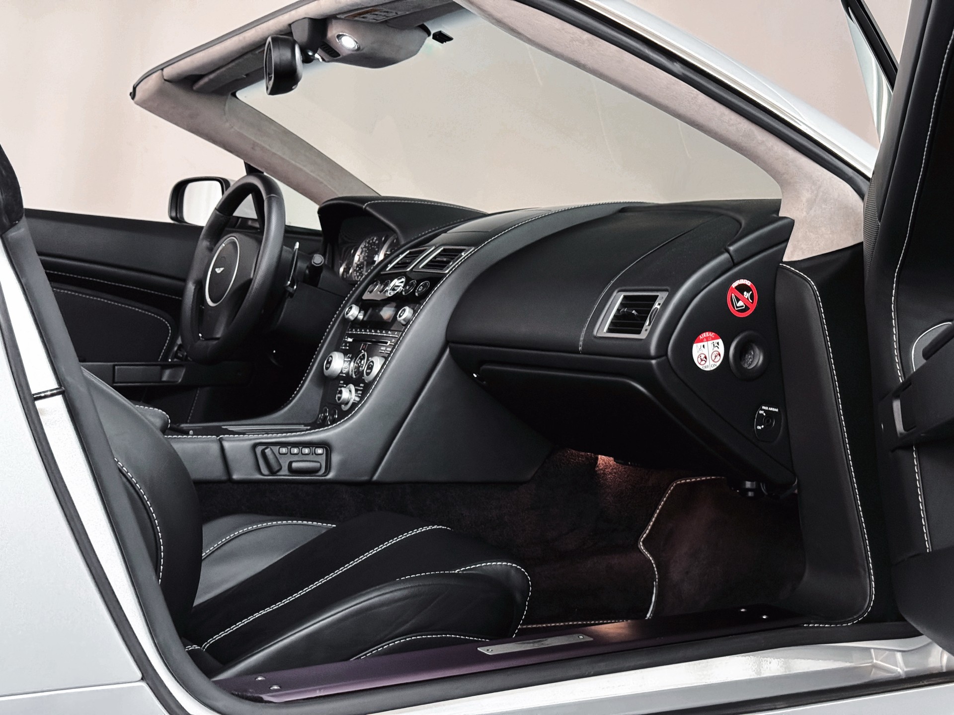 ASTON MARTIN V8 Vantage 4.7 Sportshift-image-17