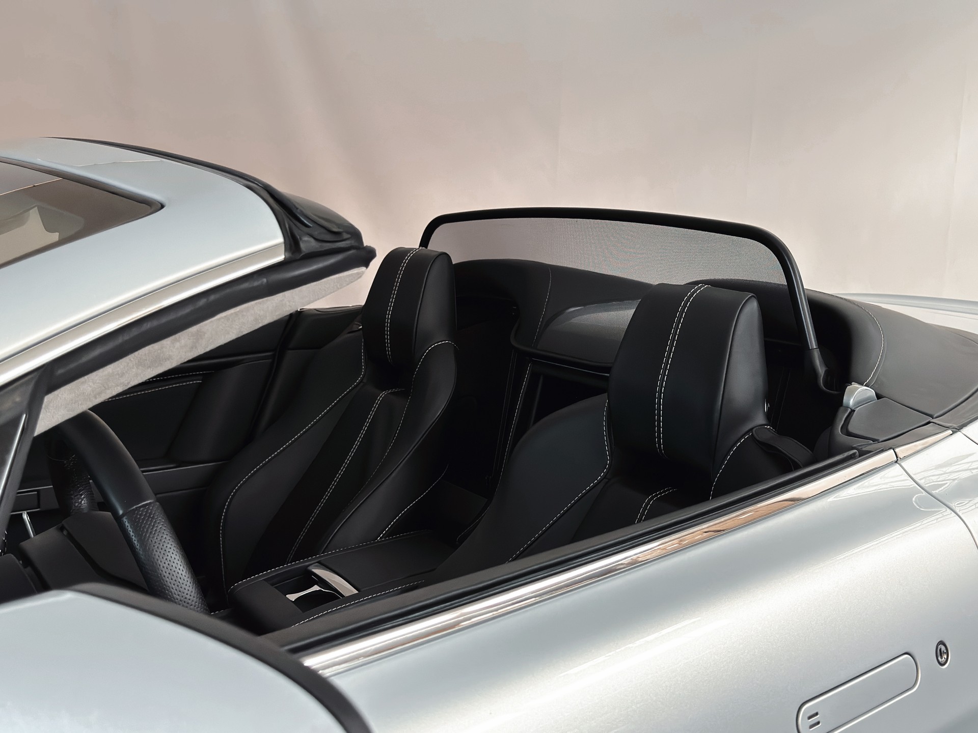 ASTON MARTIN V8 Vantage 4.7 Sportshift-image-13