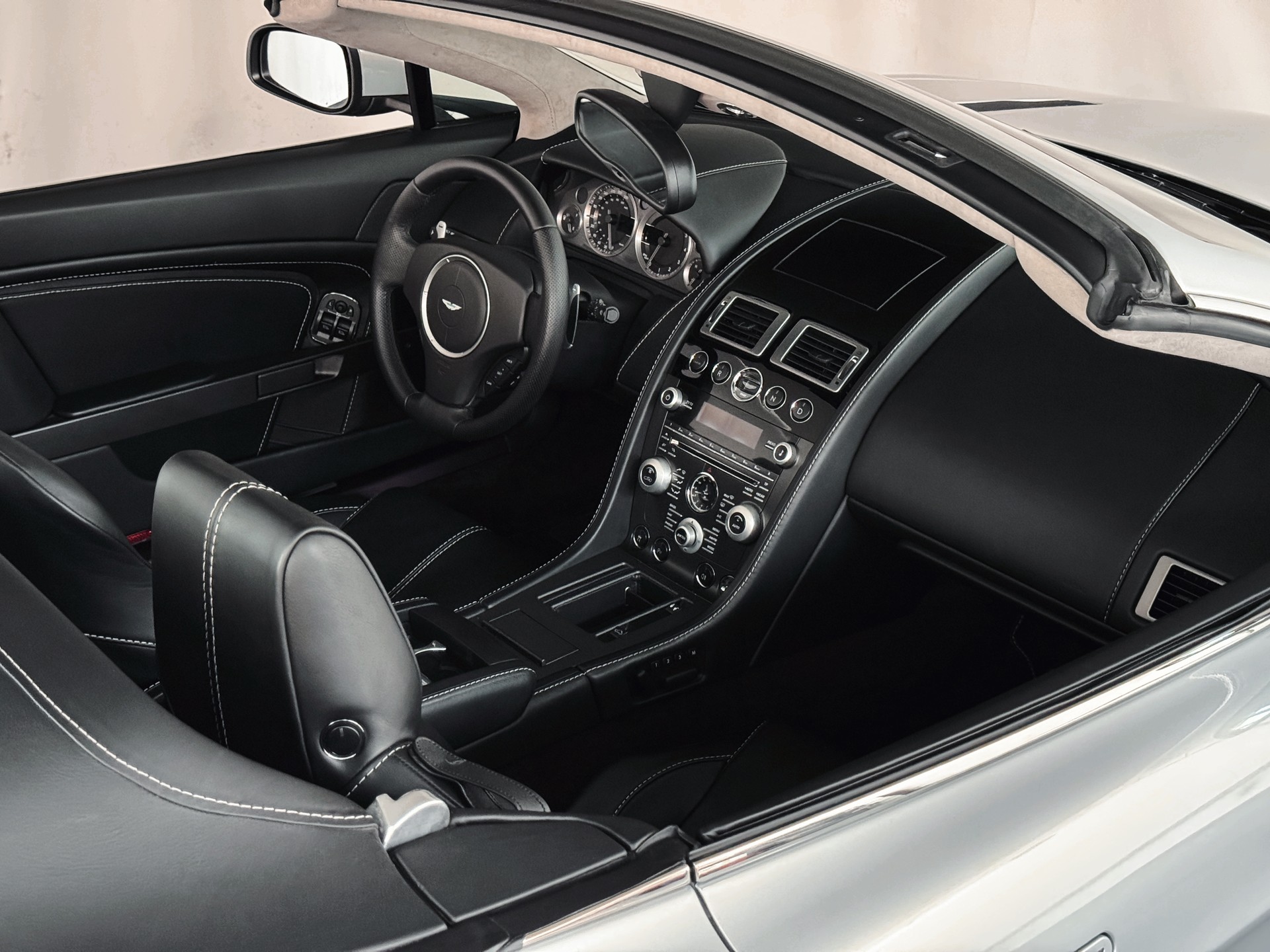 ASTON MARTIN V8 Vantage 4.7 Sportshift-image-16