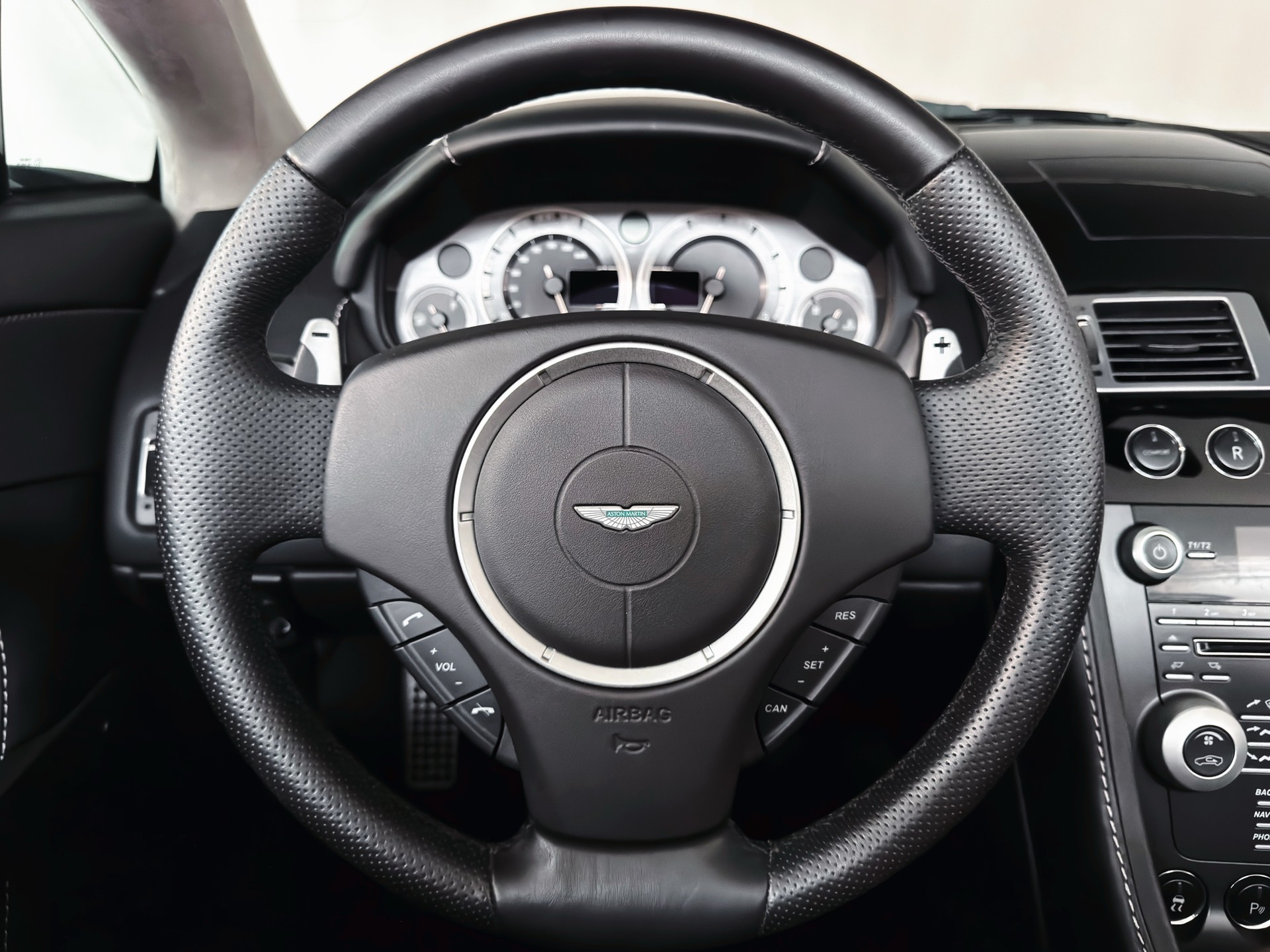 ASTON MARTIN V8 Vantage 4.7 Sportshift-image-19