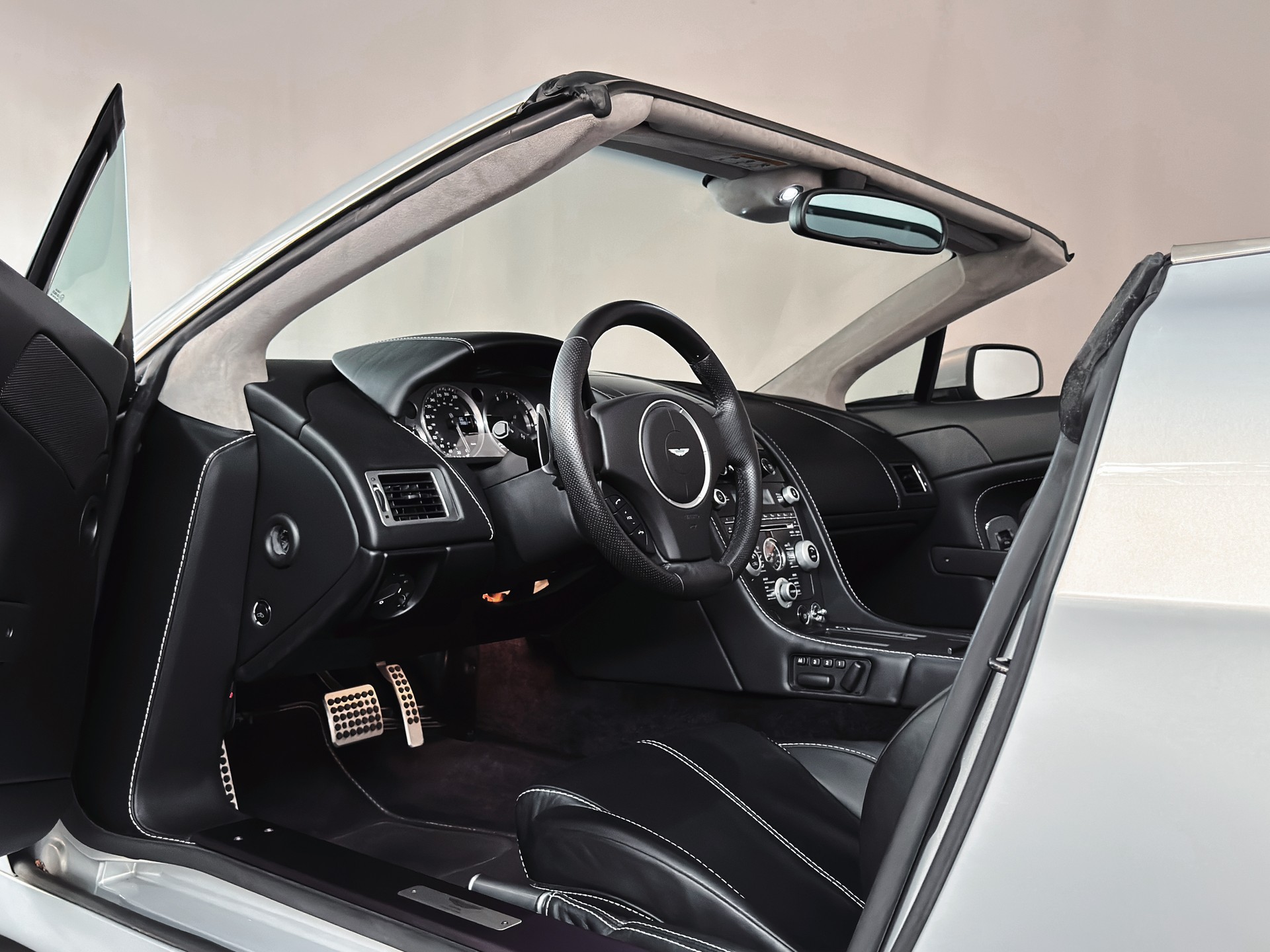 ASTON MARTIN V8 Vantage 4.7 Sportshift-image-11