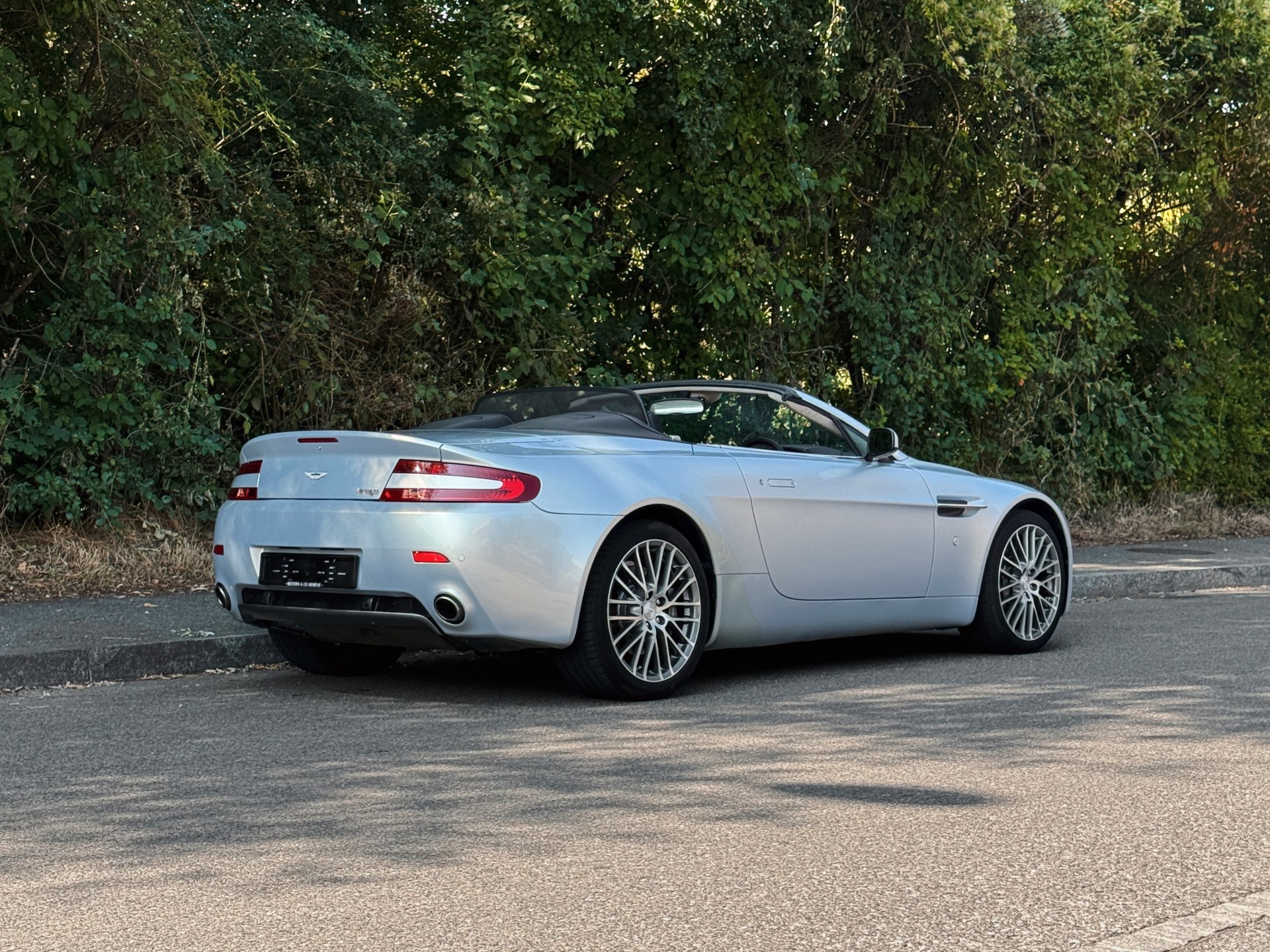 ASTON MARTIN V8 Vantage 4.7 Sportshift-image-4