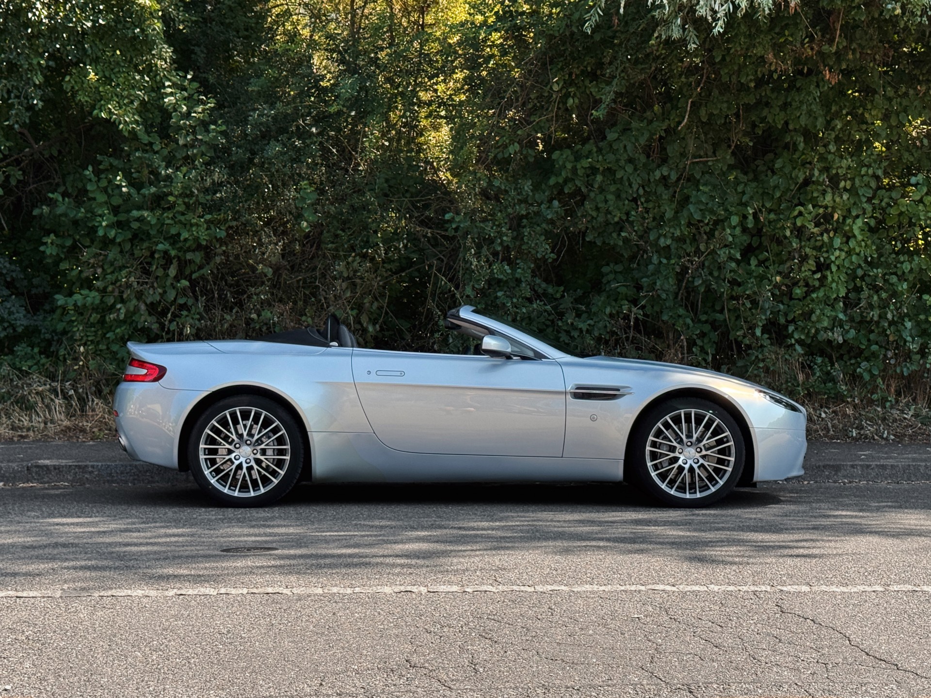ASTON MARTIN V8 Vantage 4.7 Sportshift-image-5