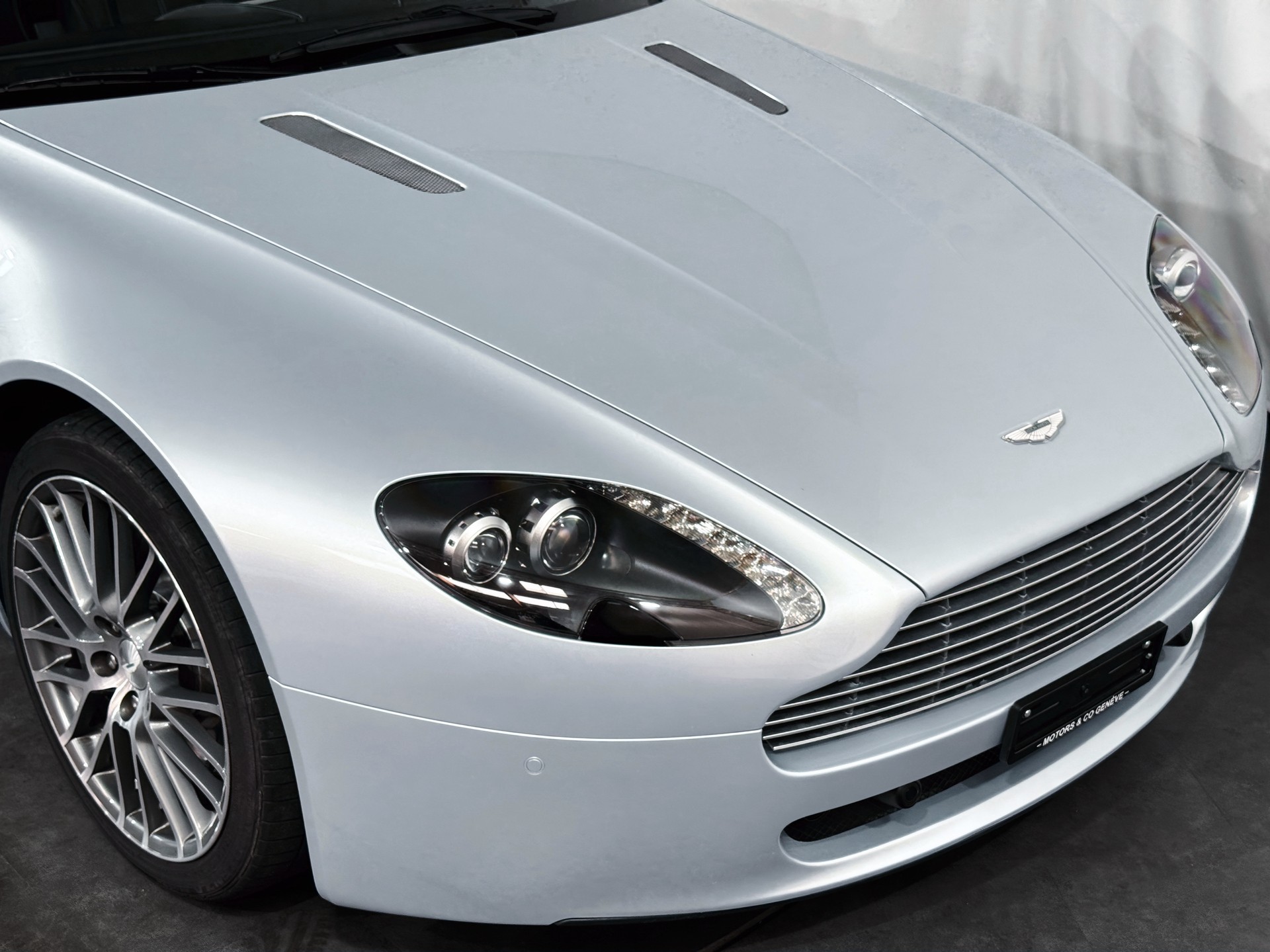 ASTON MARTIN V8 Vantage 4.7 Sportshift-image-29