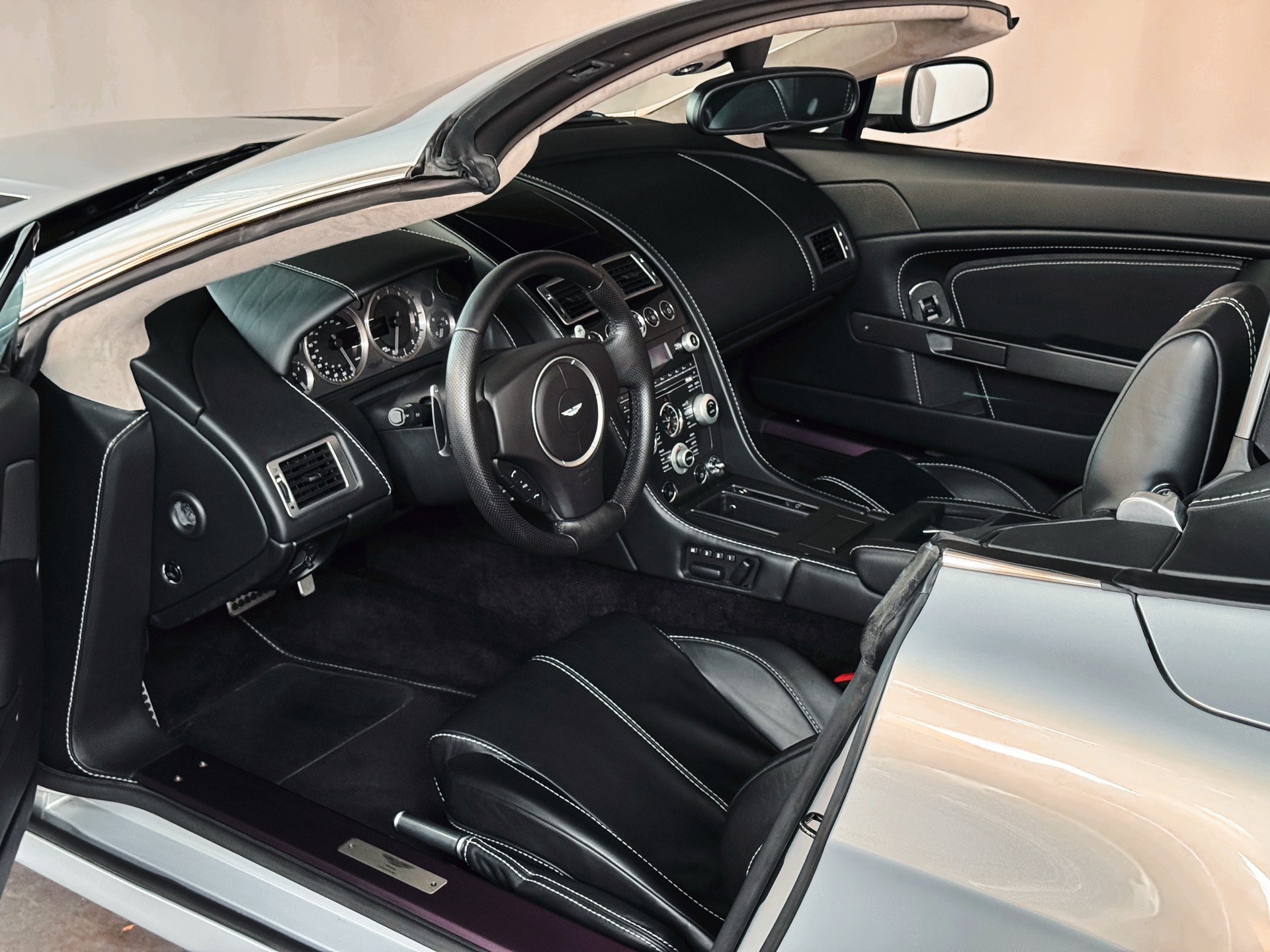 ASTON MARTIN V8 Vantage 4.7 Sportshift-image-12