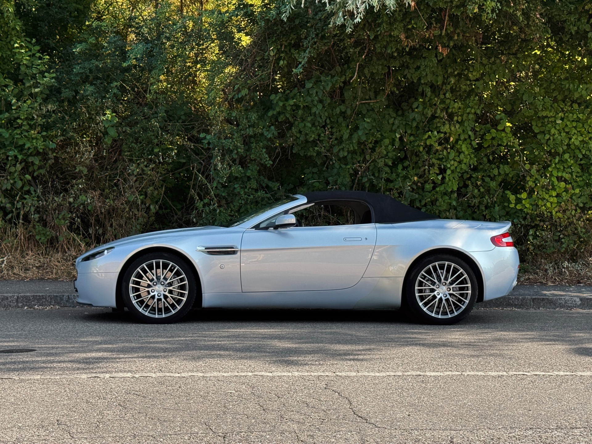 ASTON MARTIN V8 Vantage 4.7 Sportshift-image-2