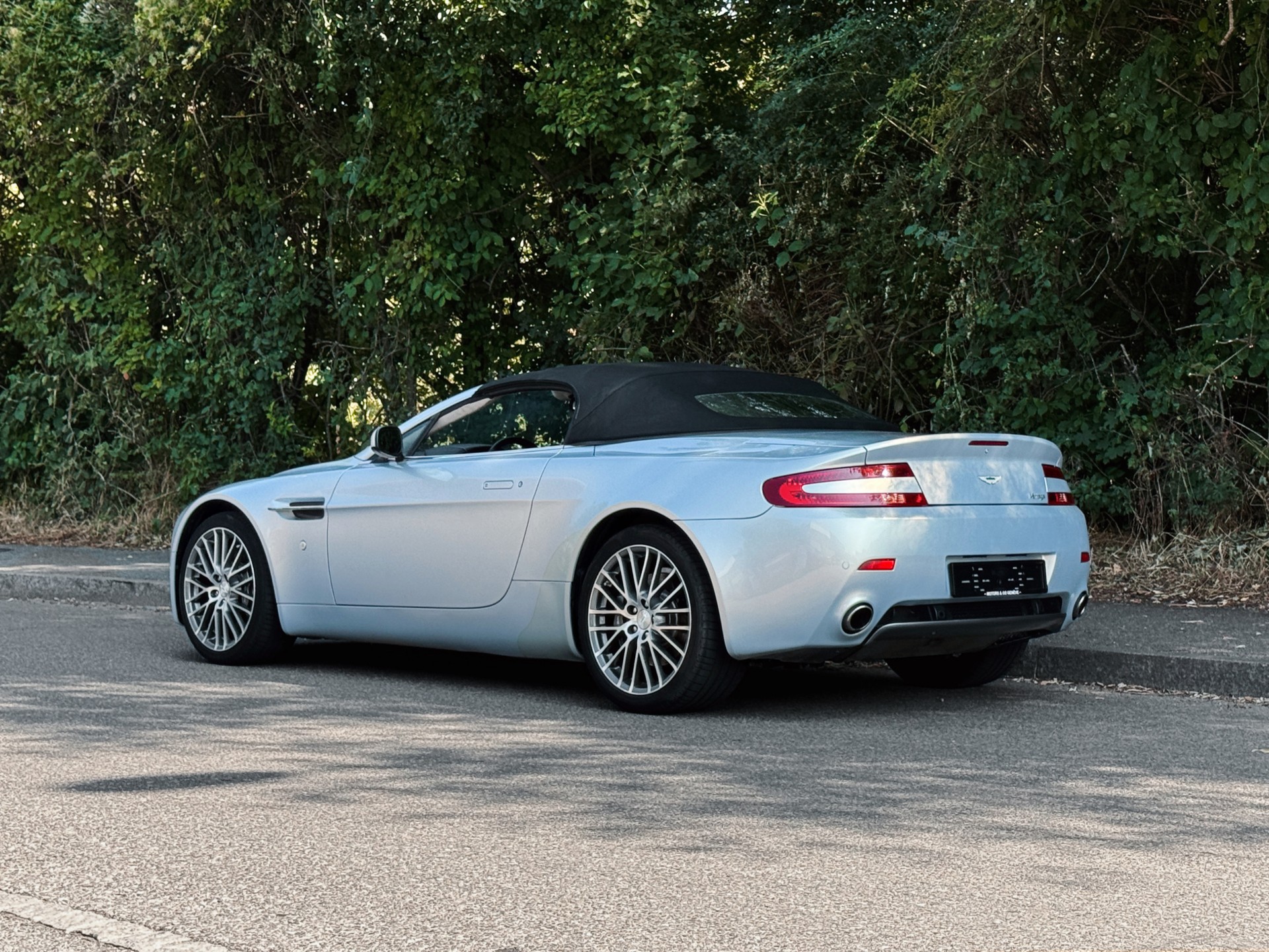 ASTON MARTIN V8 Vantage 4.7 Sportshift-image-3