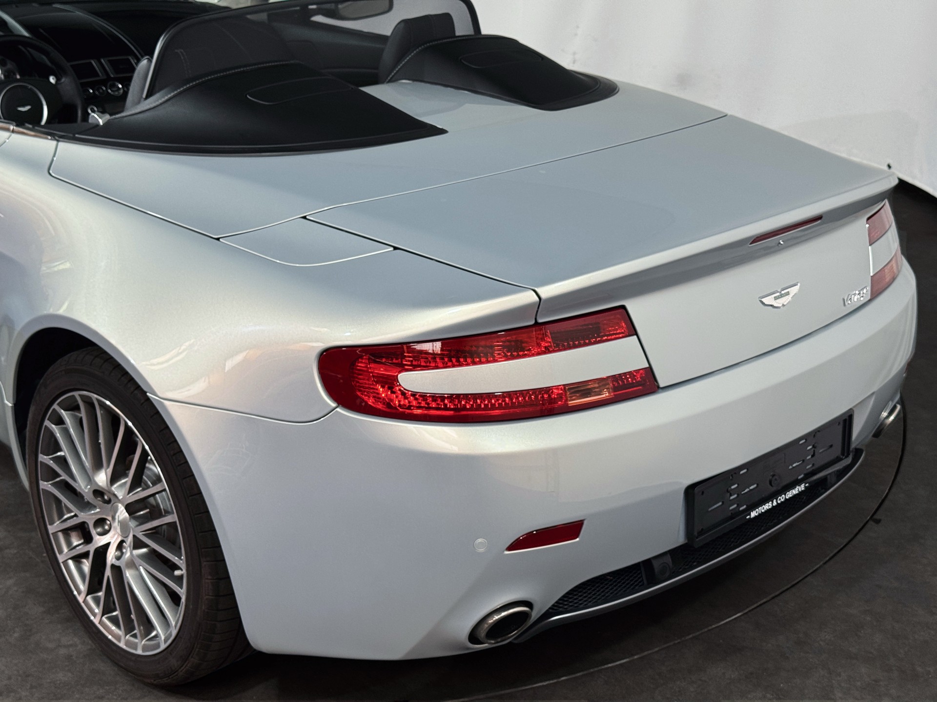 ASTON MARTIN V8 Vantage 4.7 Sportshift-image-30