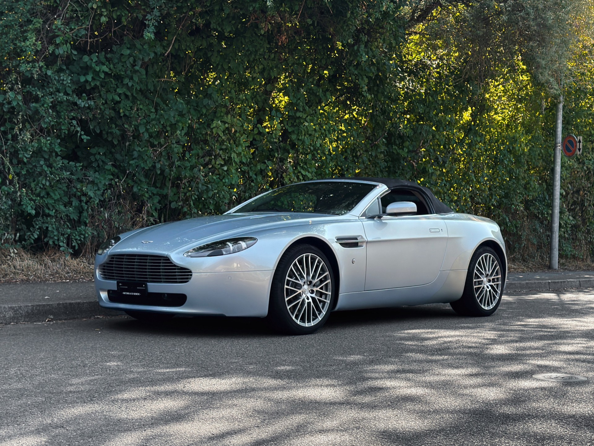 ASTON MARTIN V8 Vantage 4.7 Sportshift-image-1