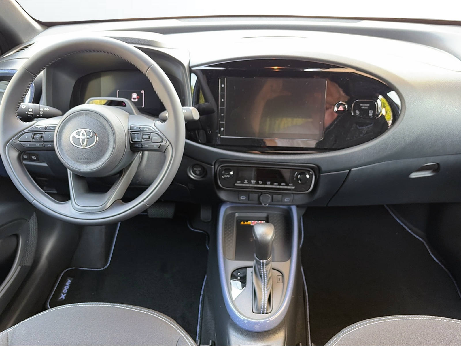 TOYOTA Aygo X 1.5 Trend e-CVT-image-9