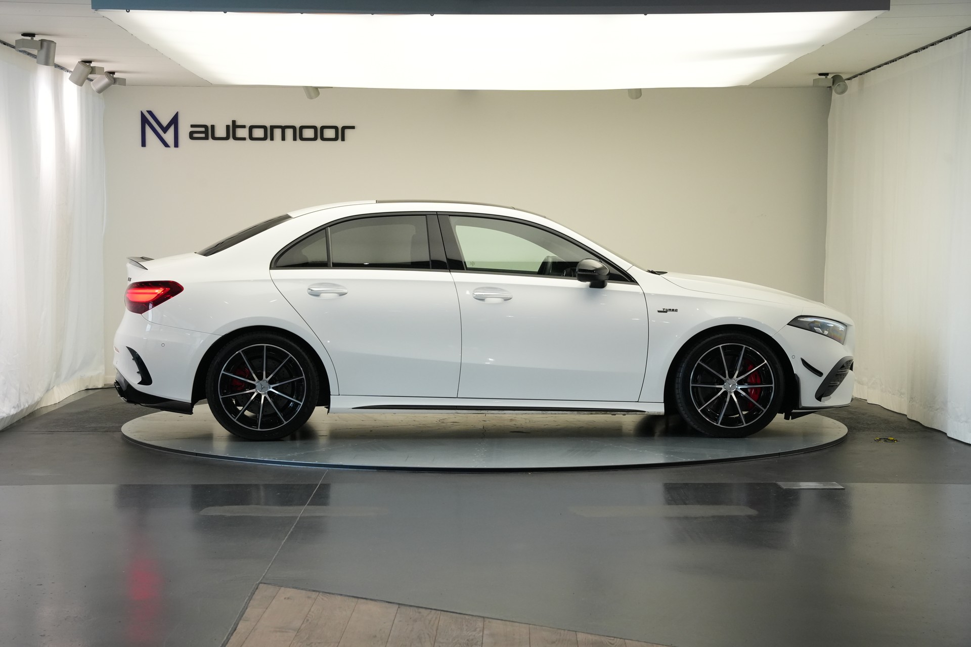 MERCEDES-BENZ A AMG 35 4Matic+ 8G-DCT *Performance Sitze* *Facelift*-image-3