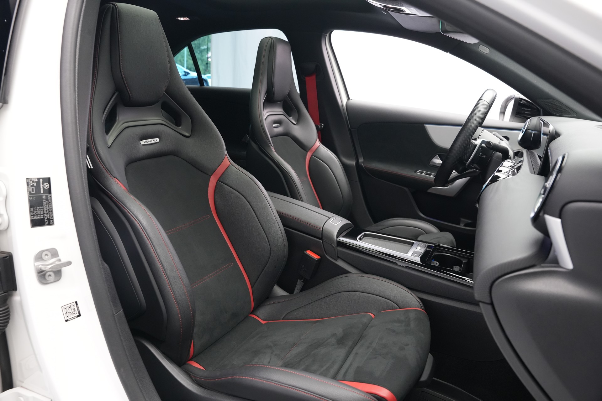 MERCEDES-BENZ A AMG 35 4Matic+ 8G-DCT *Performance Sitze* *Facelift*-image-14