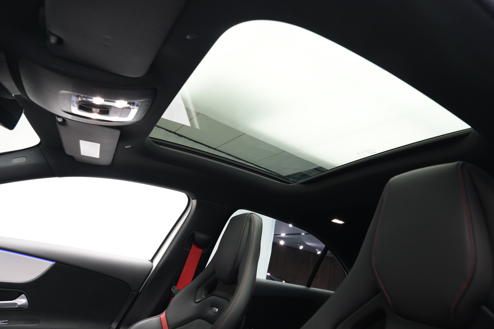 MERCEDES-BENZ A AMG 35 4Matic+ 8G-DCT *Performance Sitze* *Facelift*-image-13
