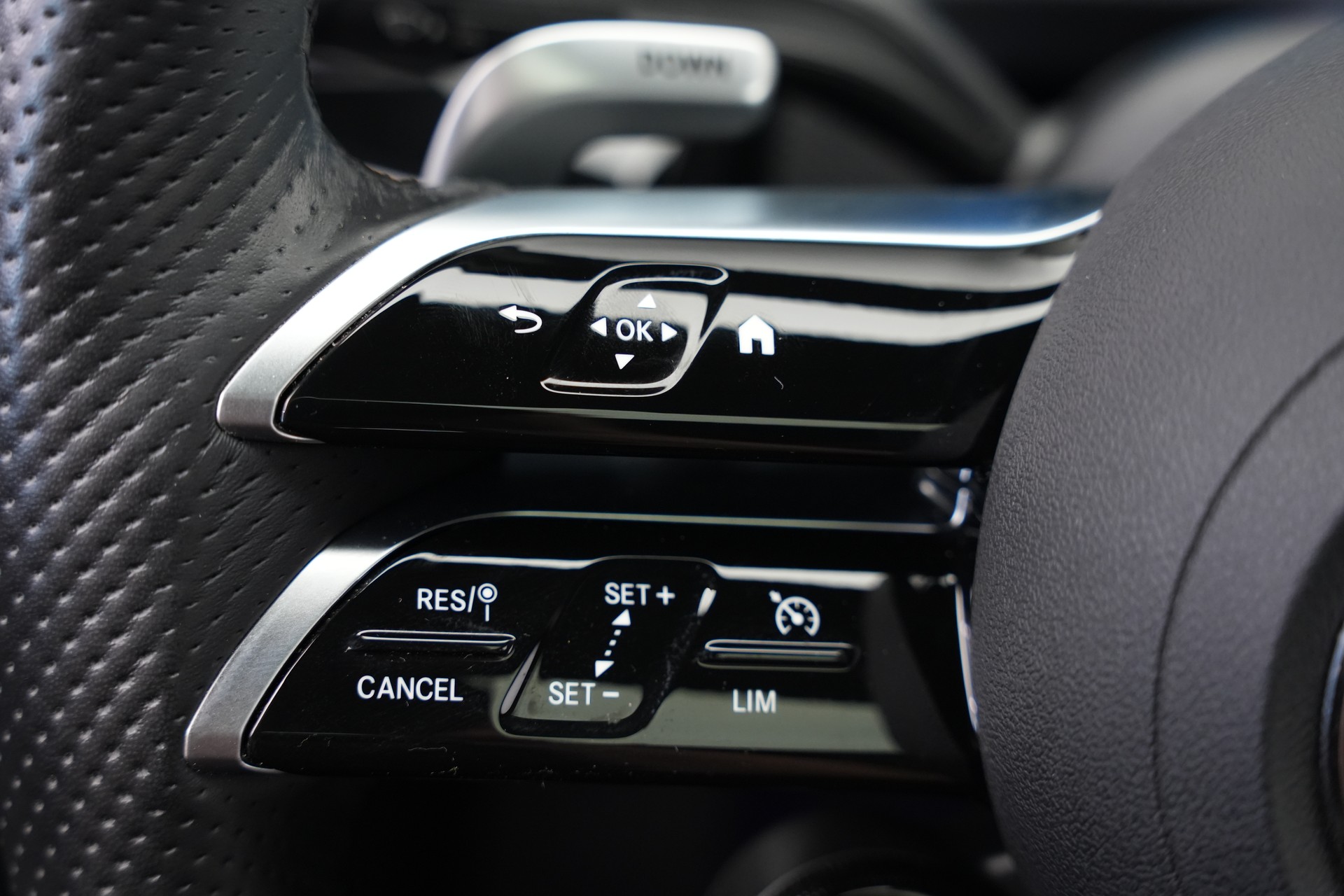 MERCEDES-BENZ A AMG 35 4Matic+ 8G-DCT *Performance Sitze* *Facelift*-image-25