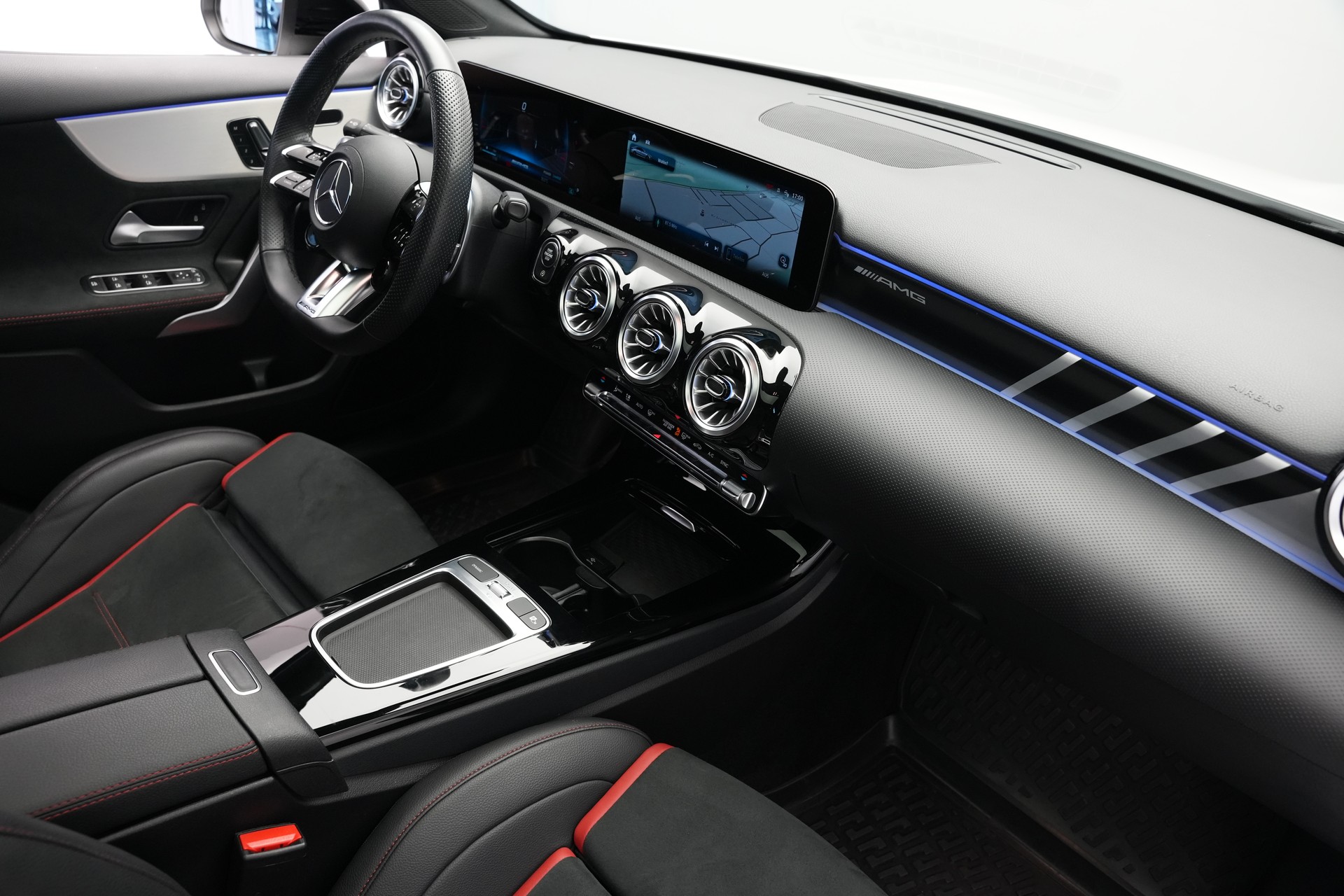 MERCEDES-BENZ A AMG 35 4Matic+ 8G-DCT *Performance Sitze* *Facelift*-image-11