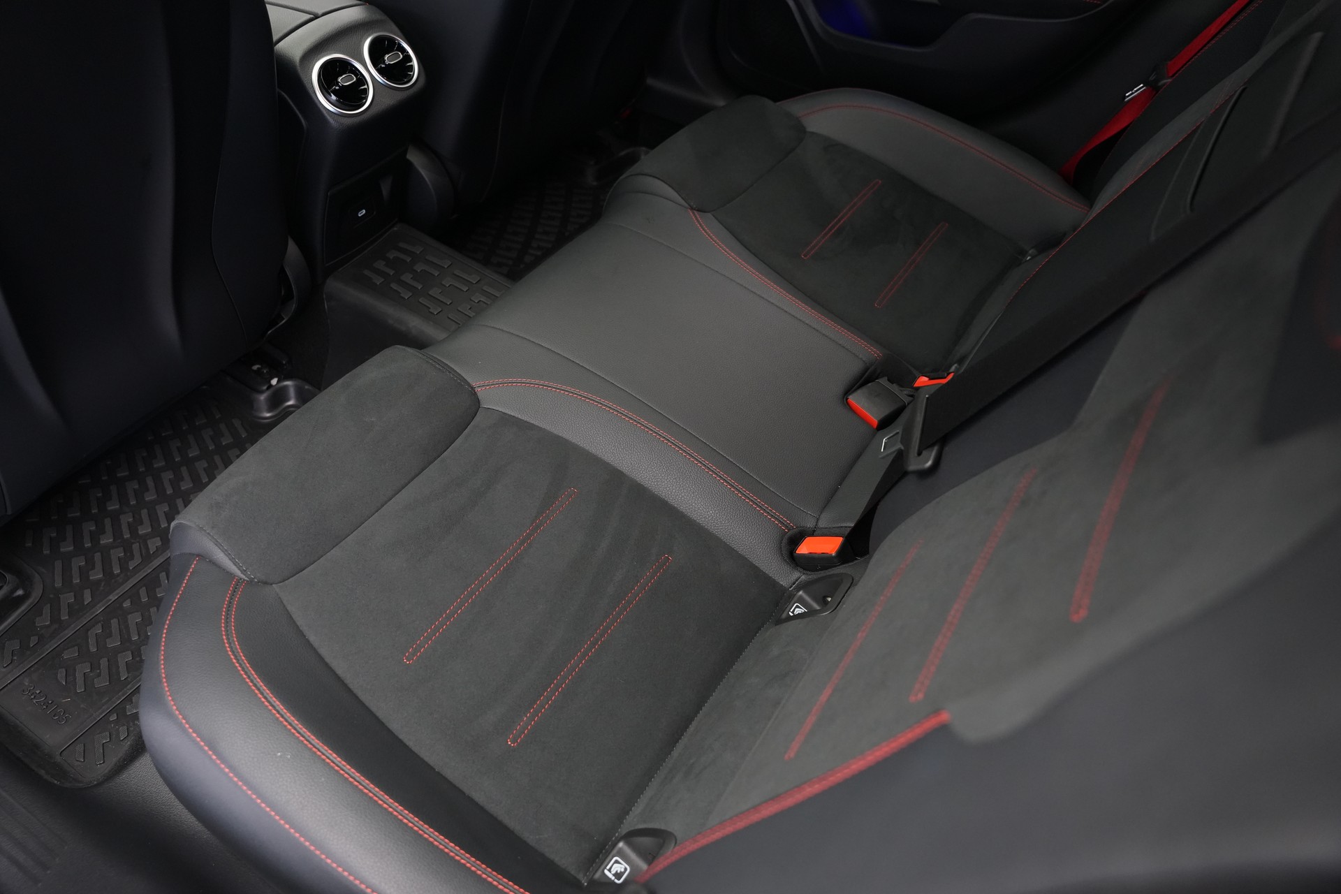 MERCEDES-BENZ A AMG 35 4Matic+ 8G-DCT *Performance Sitze* *Facelift*-image-15