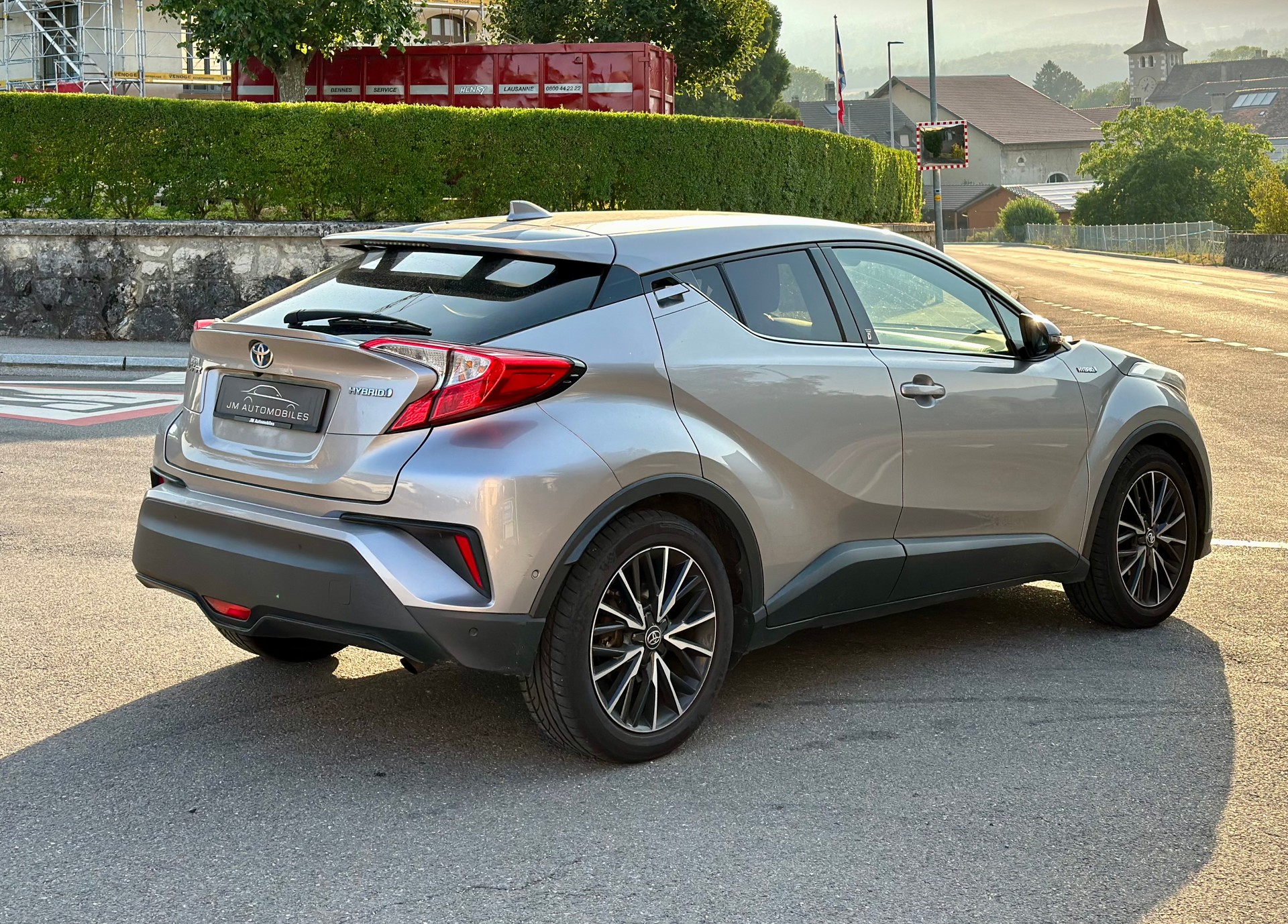 TOYOTA C-HR 1.8 HSD Premium CVT-image-2