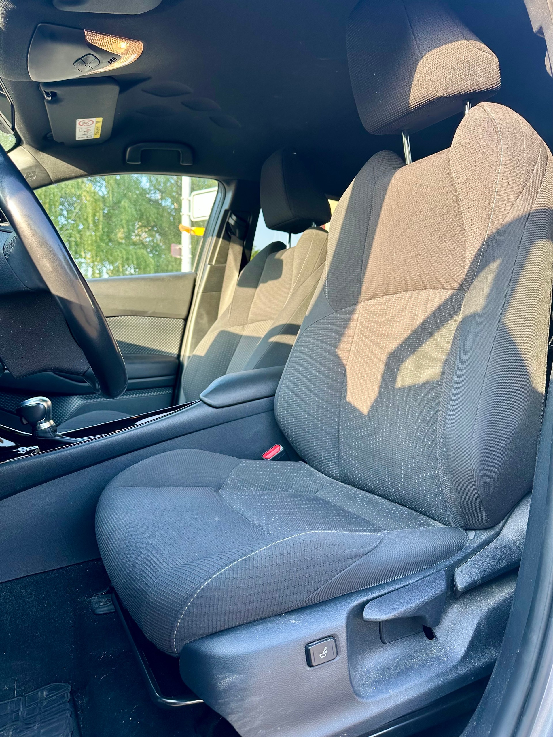 TOYOTA C-HR 1.8 HSD Premium CVT-image-9