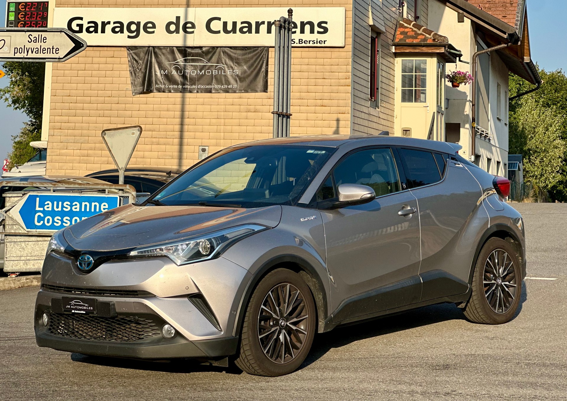 TOYOTA C-HR 1.8 HSD Premium CVT-image-0