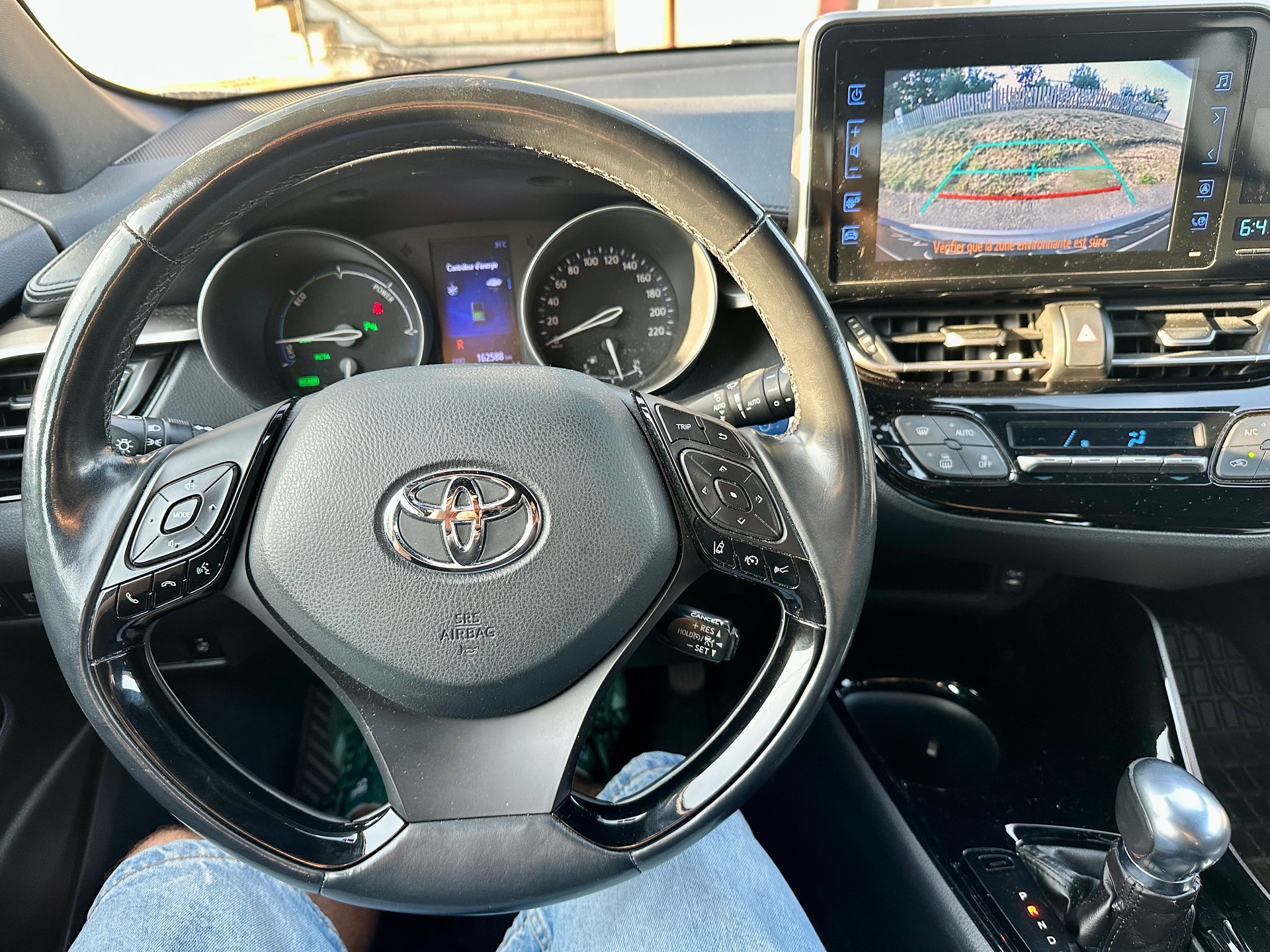 TOYOTA C-HR 1.8 HSD Premium CVT-image-10