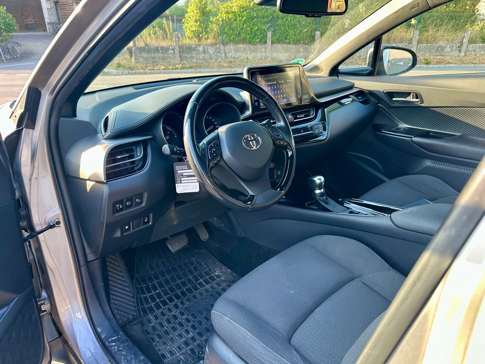 TOYOTA C-HR 1.8 HSD Premium CVT-image-8
