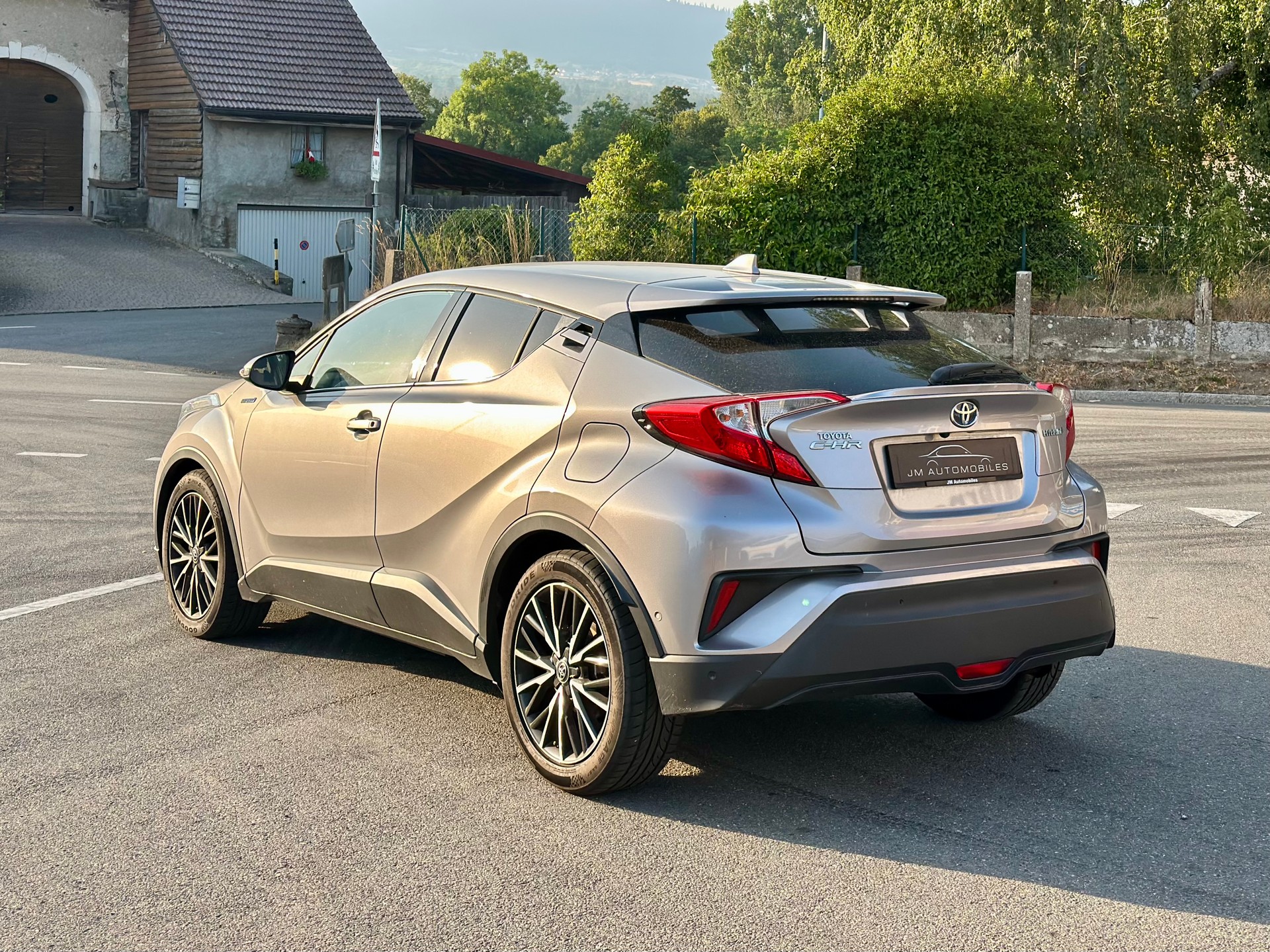 TOYOTA C-HR 1.8 HSD Premium CVT-image-3