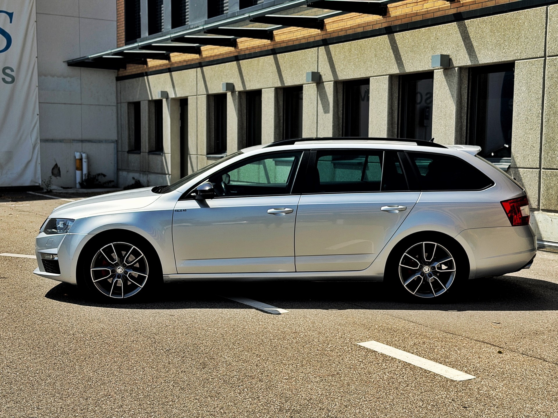 SKODA Octavia Combi 2.0 TDI RS 4x4 DSG-image-1