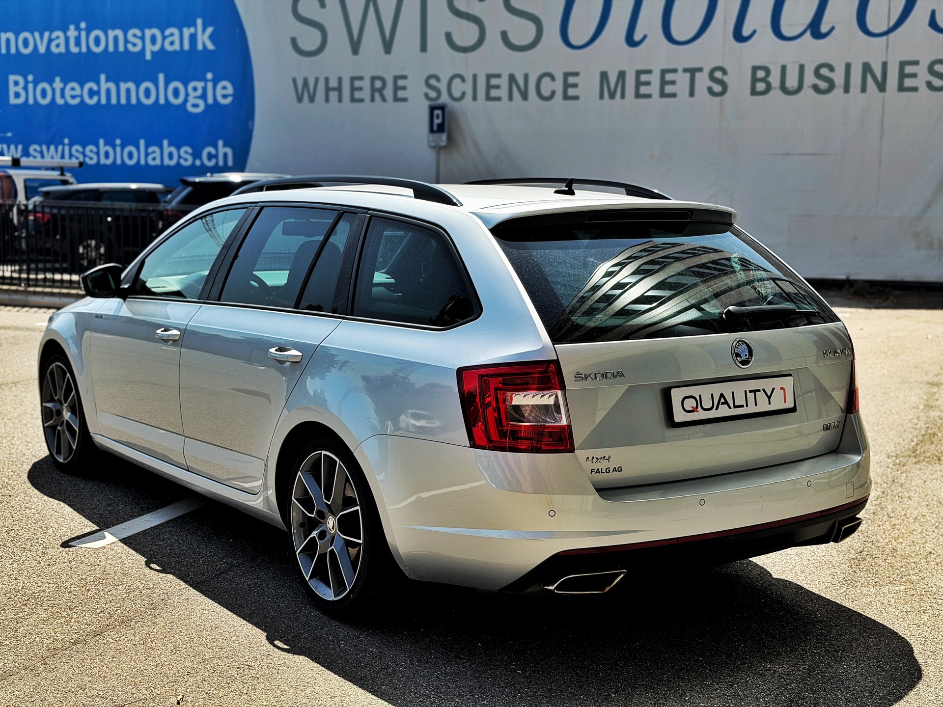 SKODA Octavia Combi 2.0 TDI RS 4x4 DSG-image-2