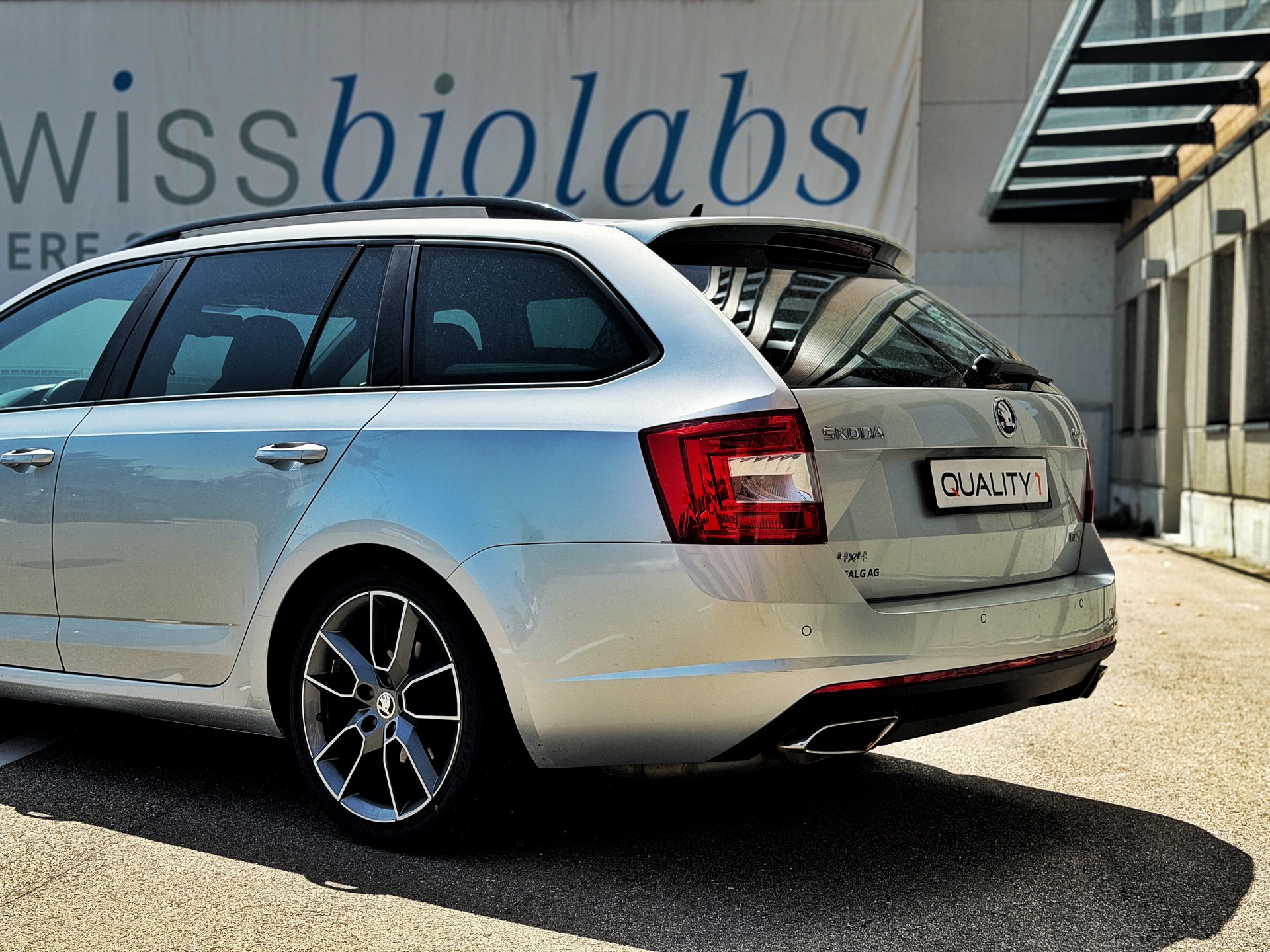 SKODA Octavia Combi 2.0 TDI RS 4x4 DSG-image-11