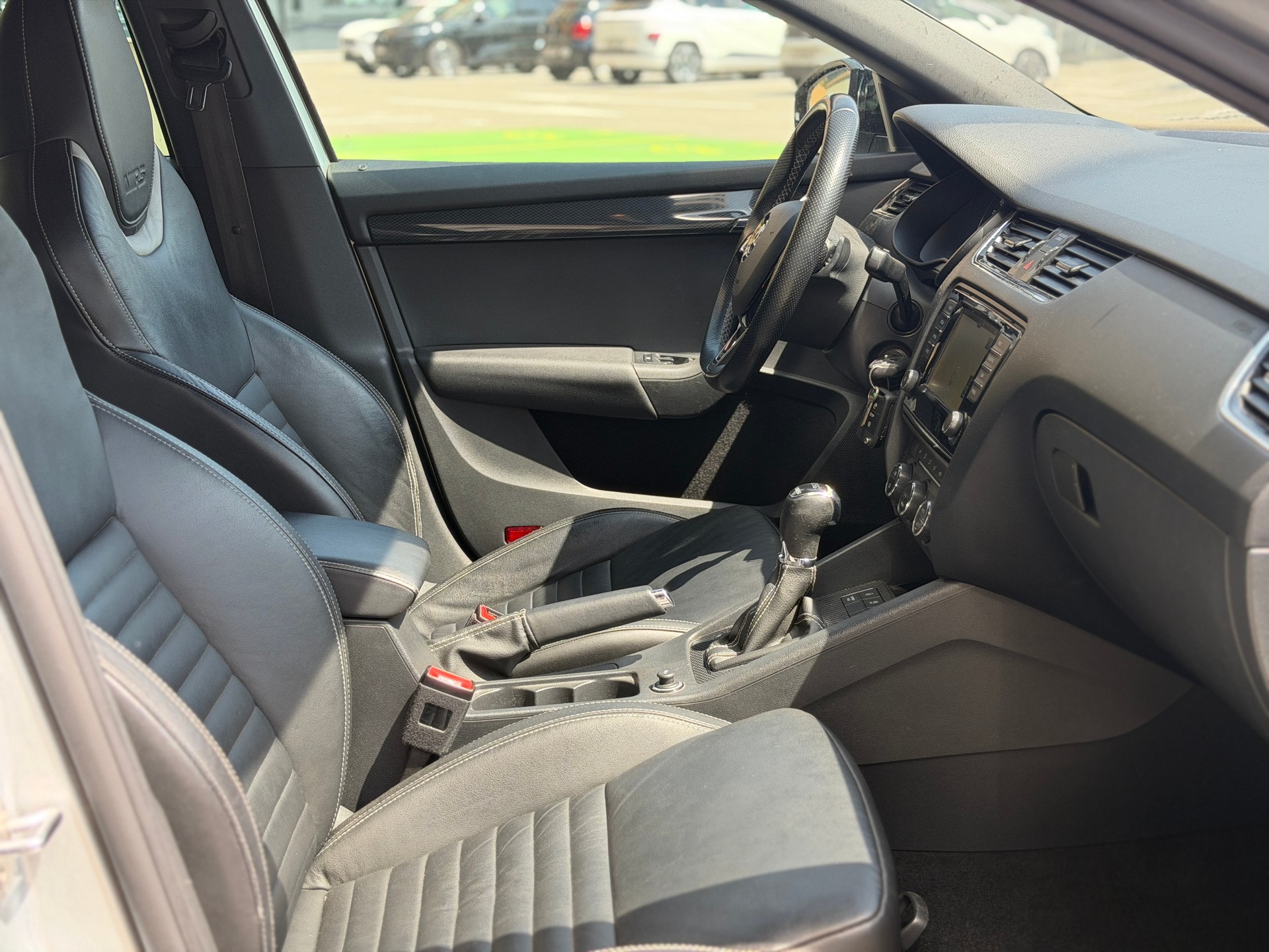 SKODA Octavia Combi 2.0 TDI RS 4x4 DSG-image-22