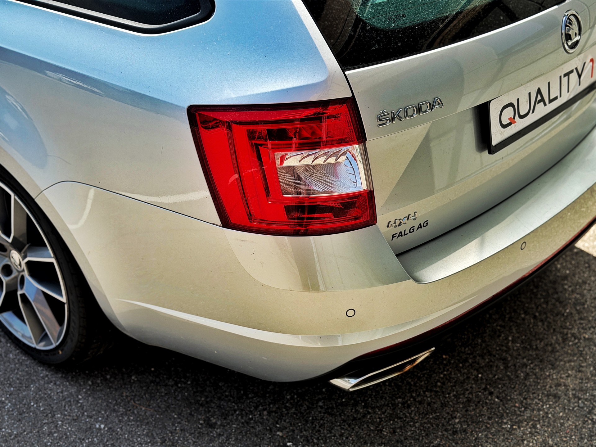 SKODA Octavia Combi 2.0 TDI RS 4x4 DSG-image-12