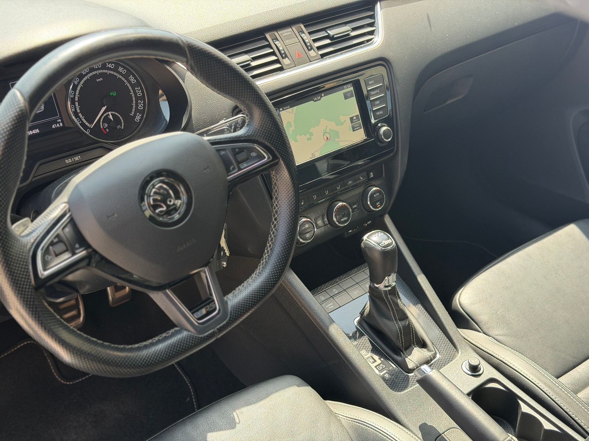 SKODA Octavia Combi 2.0 TDI RS 4x4 DSG-image-13