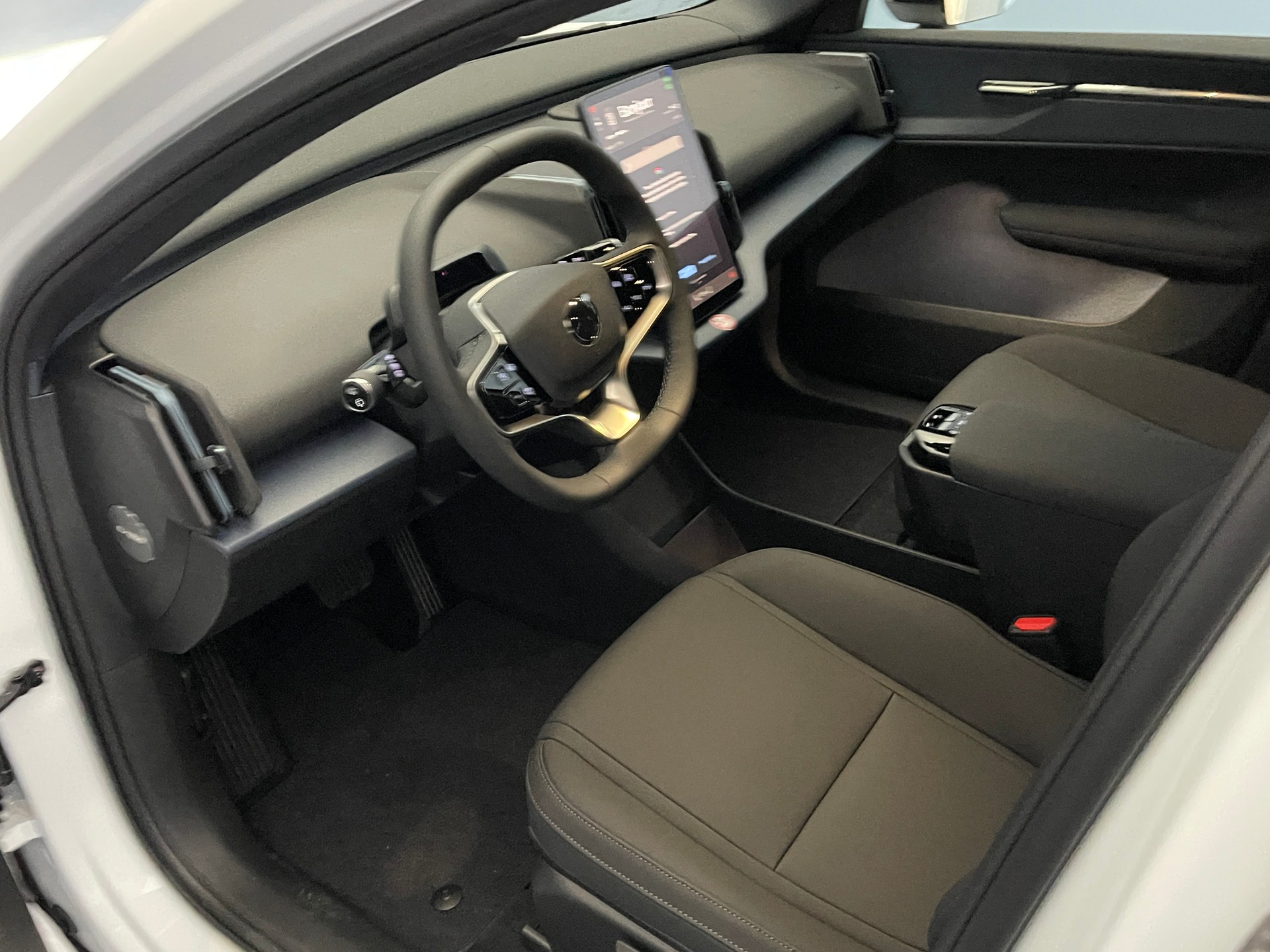 VOLVO EX30 E60 Core Core-image-11