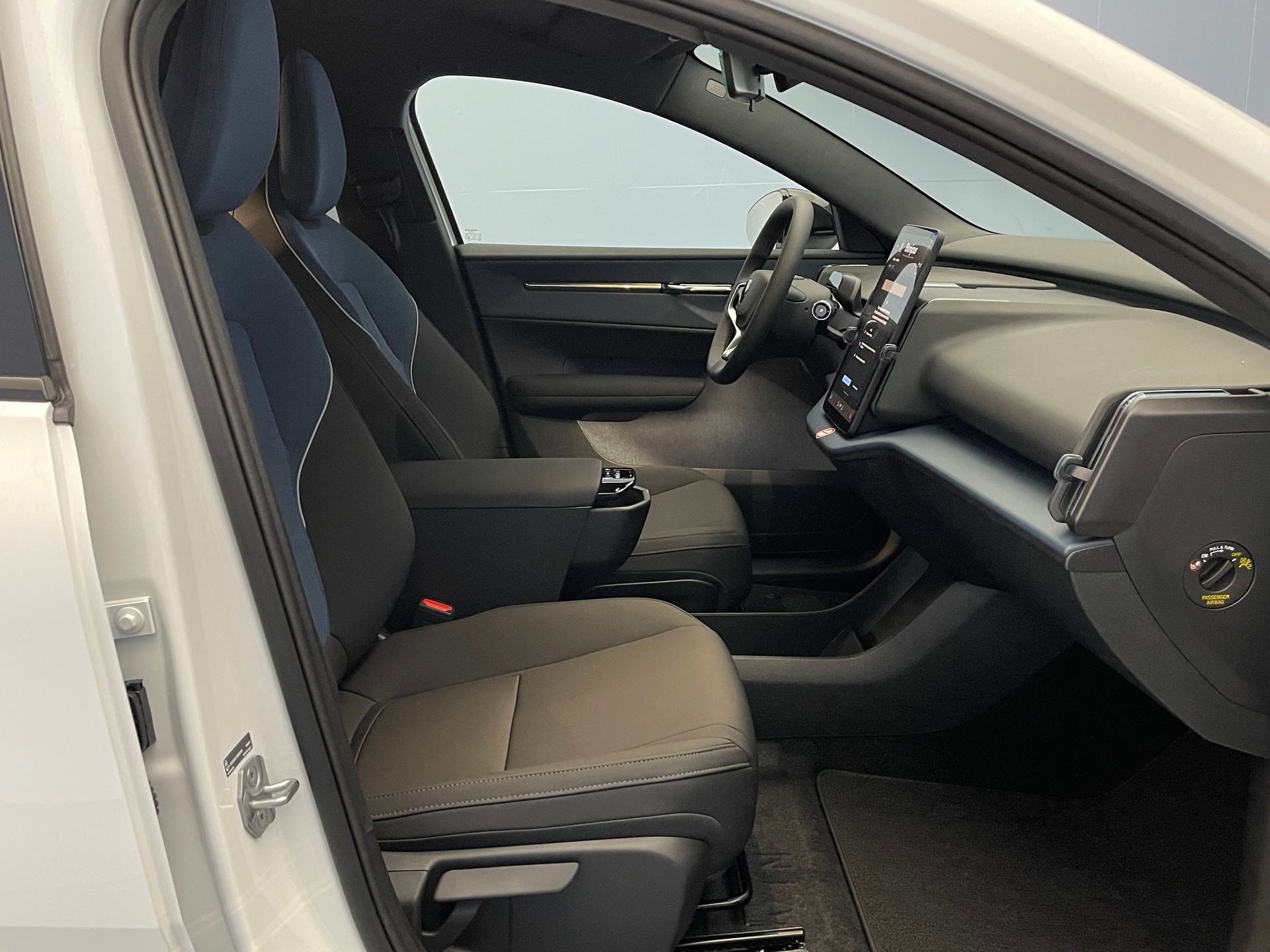 VOLVO EX30 E60 Core Core-image-6