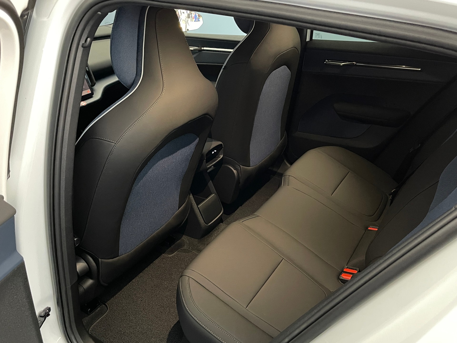 VOLVO EX30 E60 Core Core-image-7
