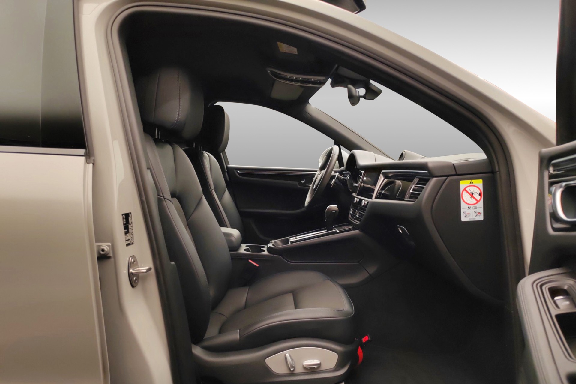 PORSCHE Macan S-image-18