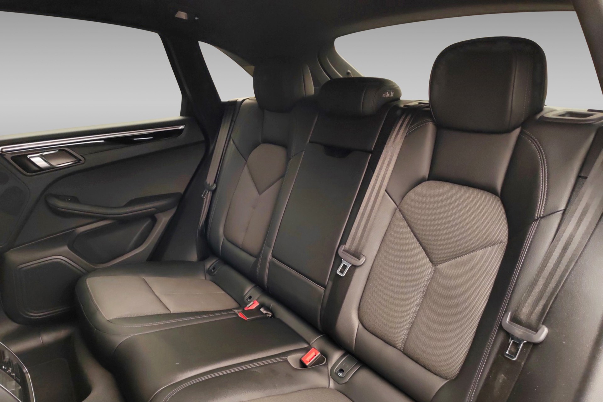 PORSCHE Macan S-image-12