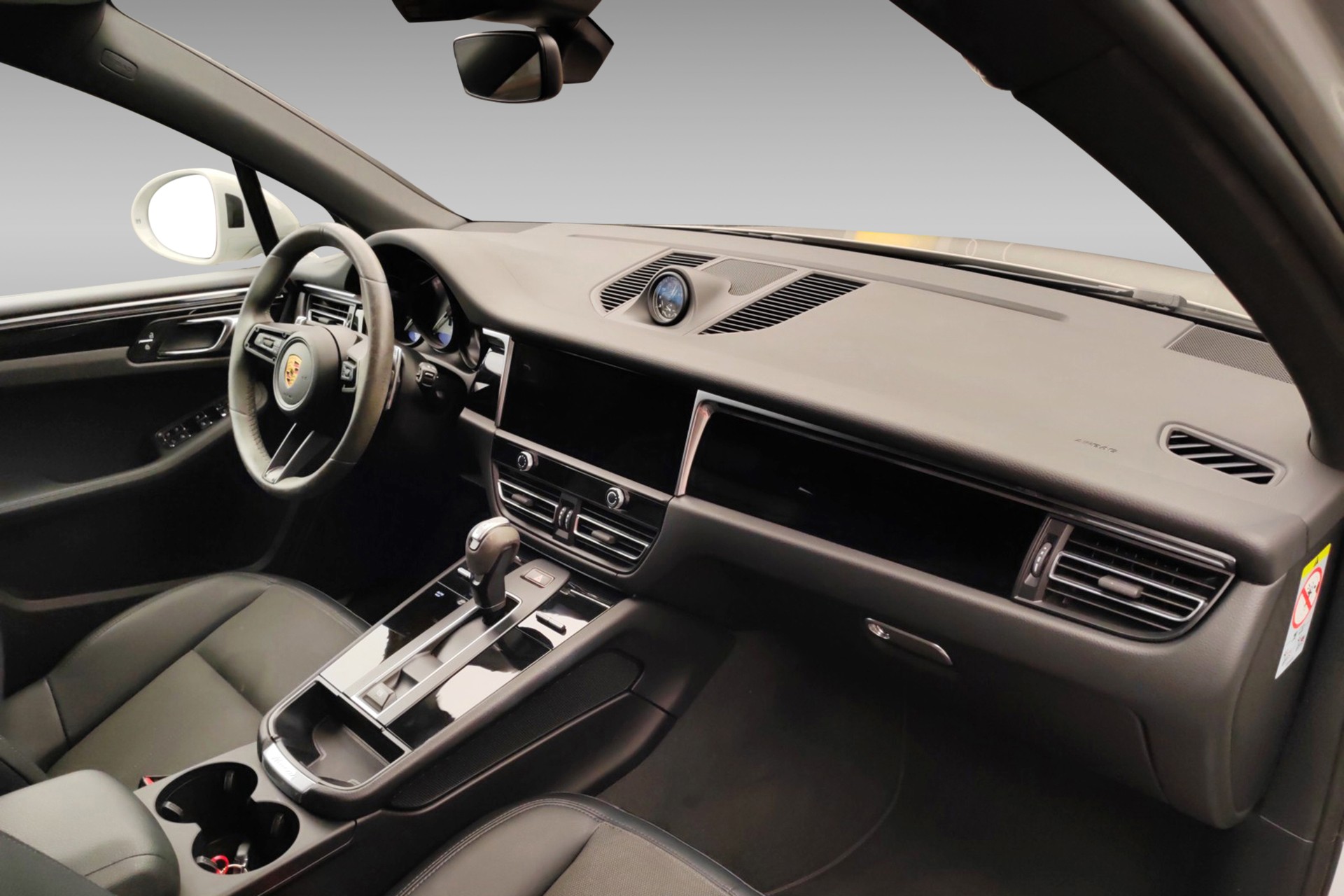PORSCHE Macan S-image-11