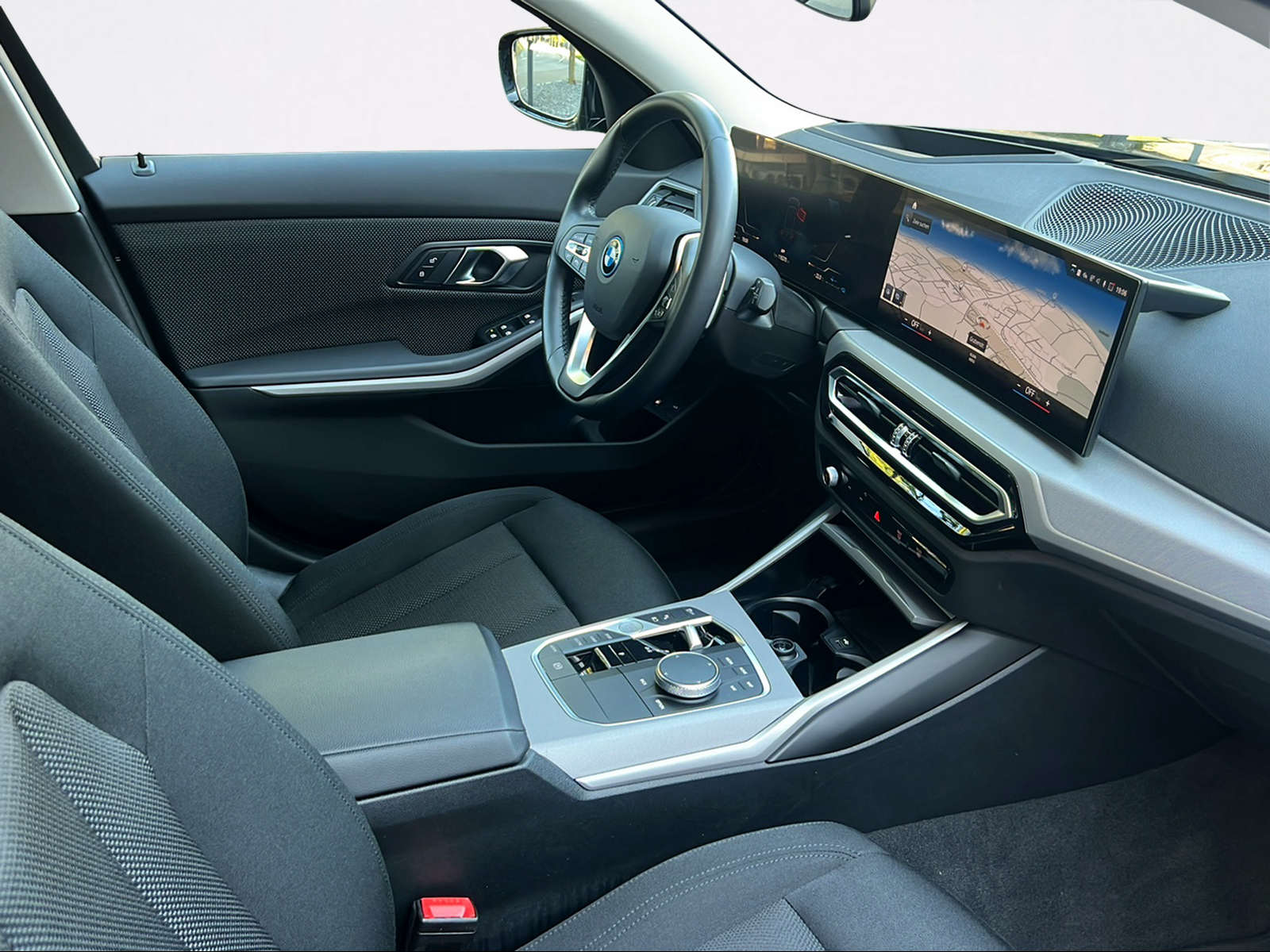 BMW 320e xDrive Touring Steptronic-image-2