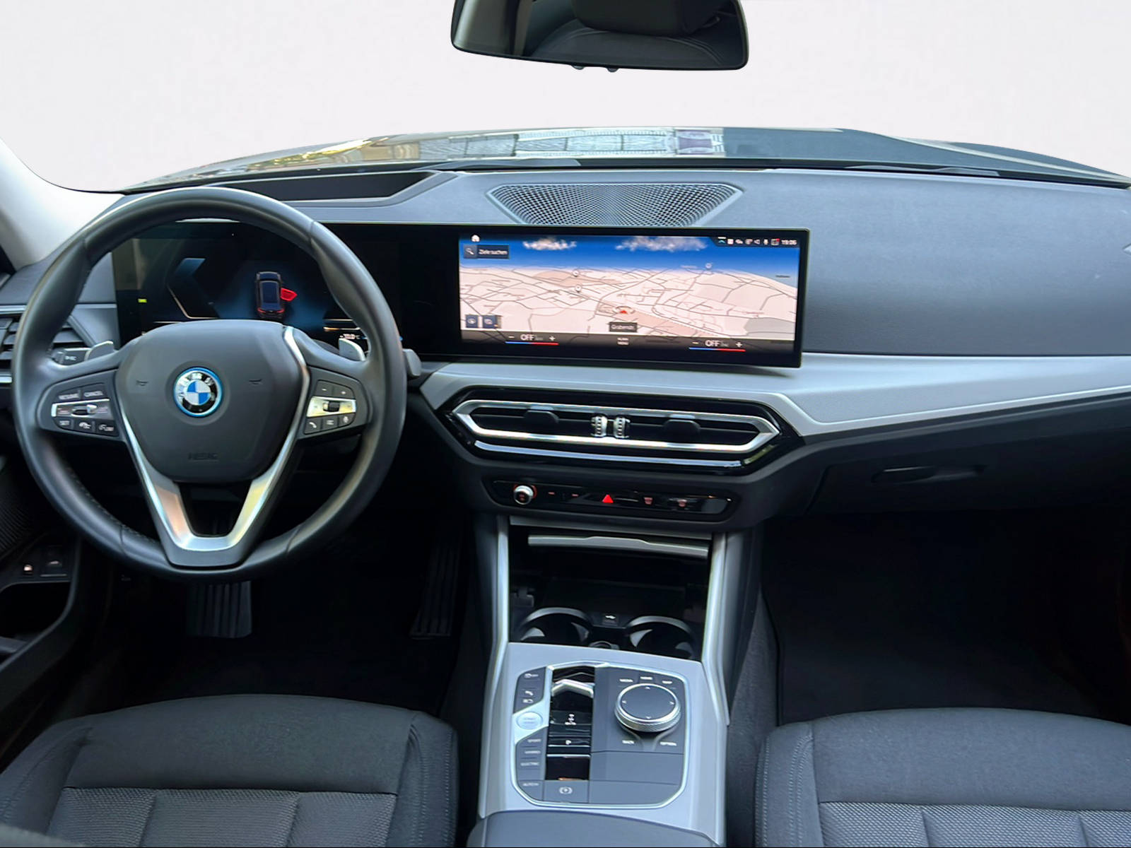 BMW 320e xDrive Touring Steptronic-image-8