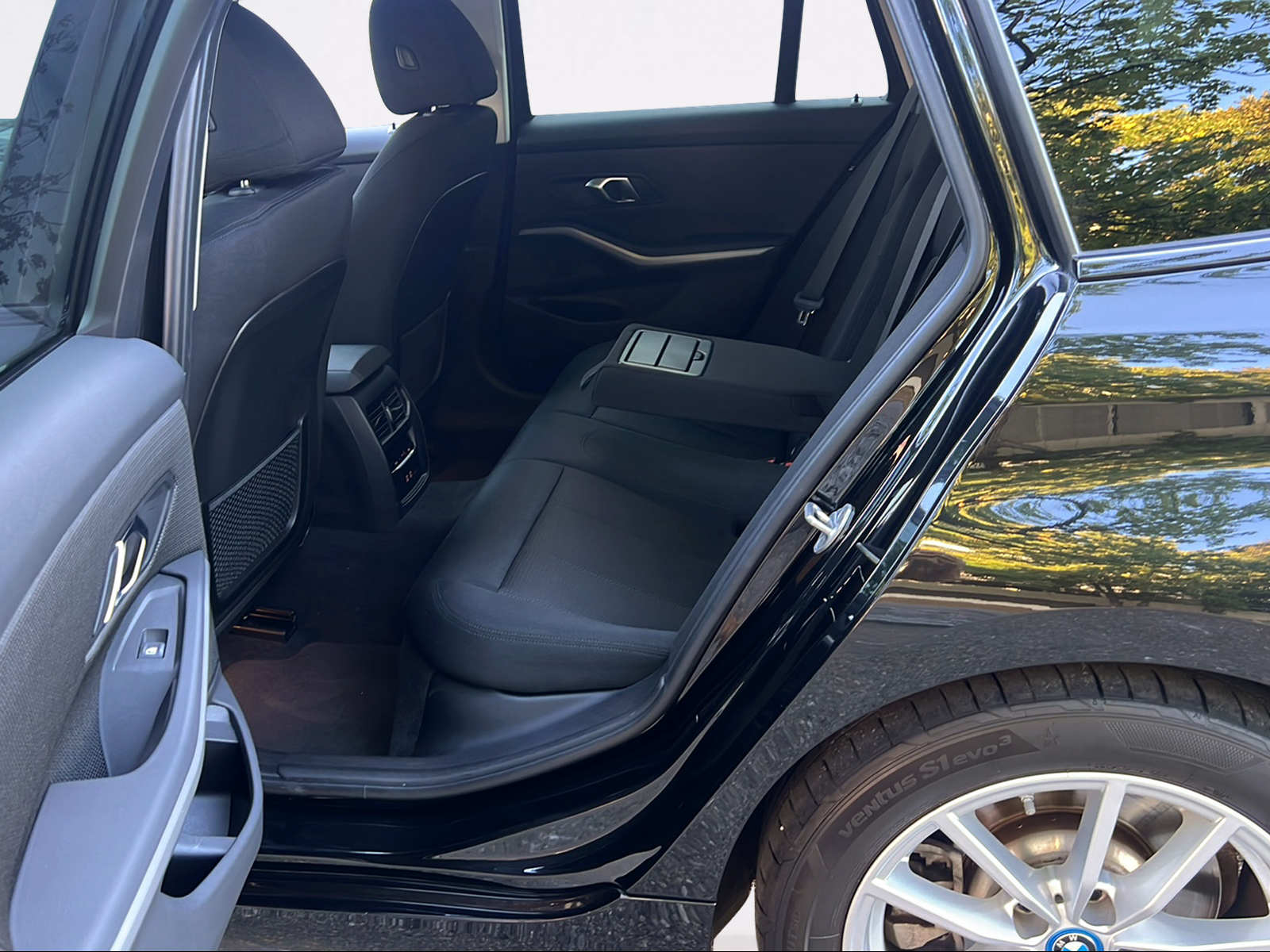 BMW 320e xDrive Touring Steptronic-image-11