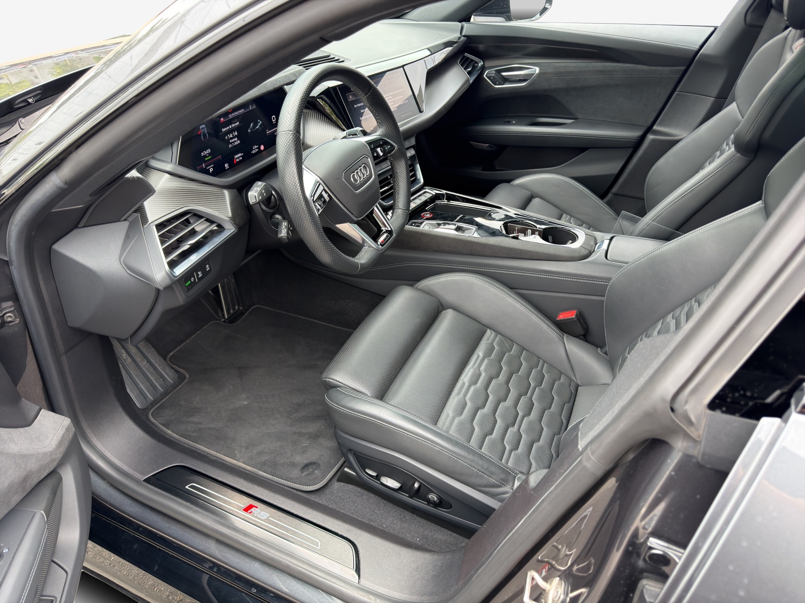 AUDI RS e-tron GT quattro-image-8