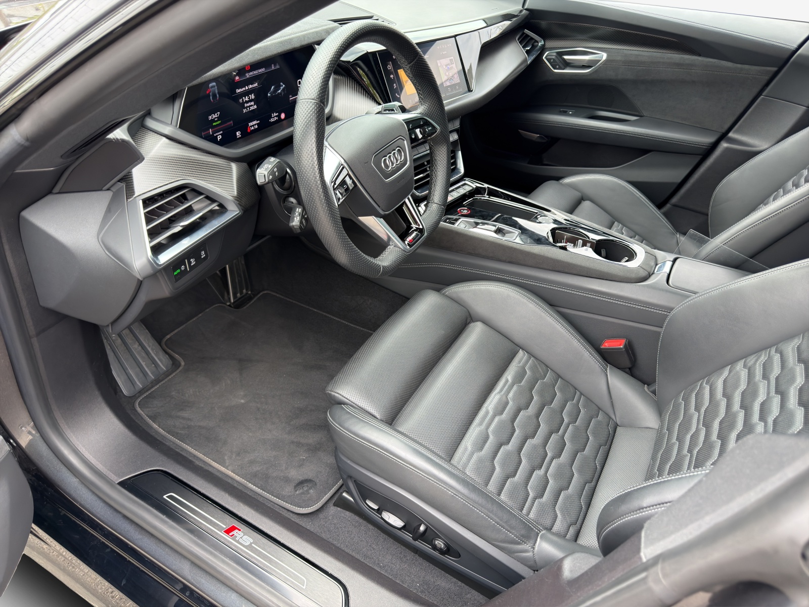 AUDI RS e-tron GT quattro-image-14