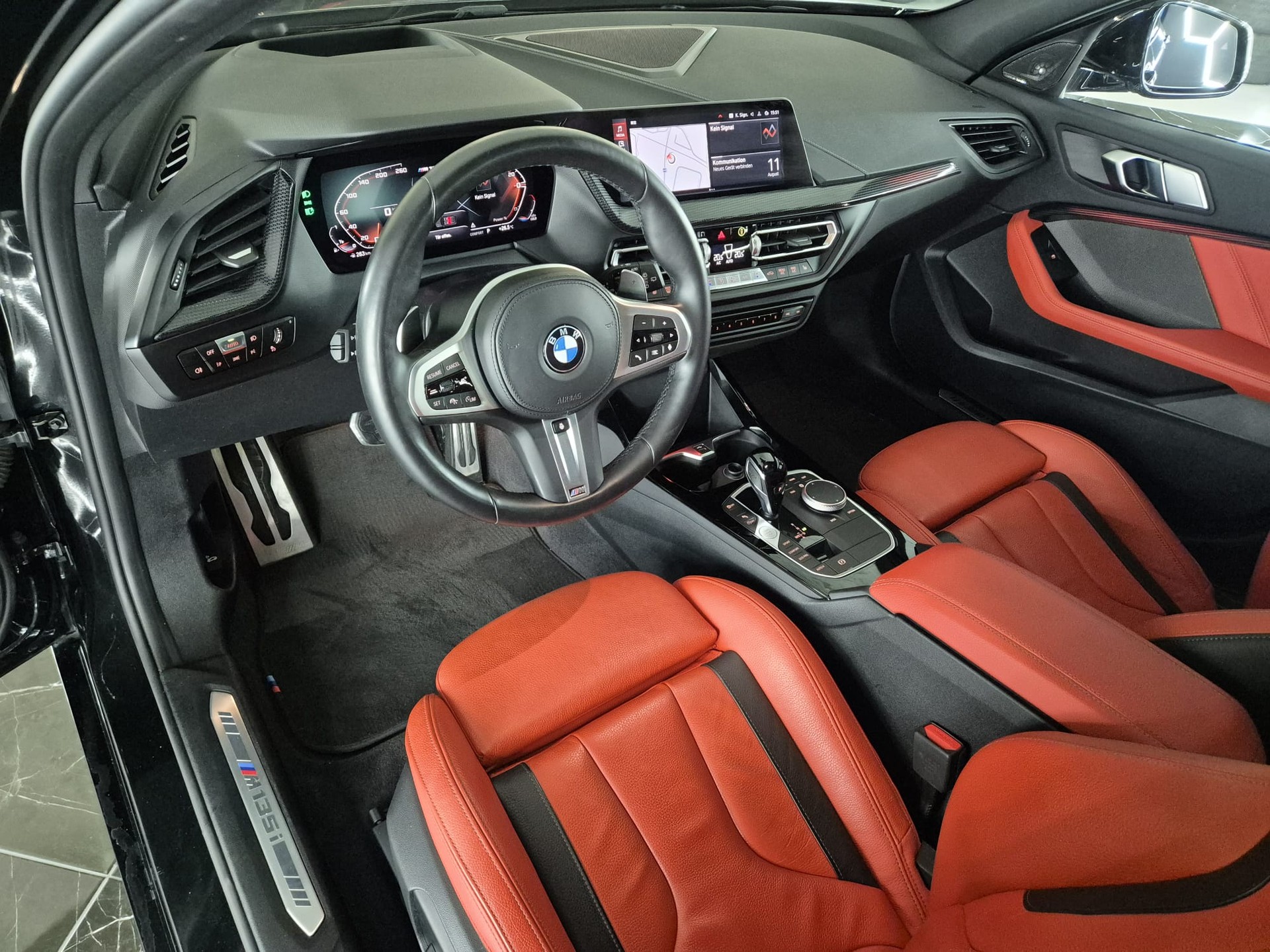 BMW M135i xDrive Steptronic-image-17